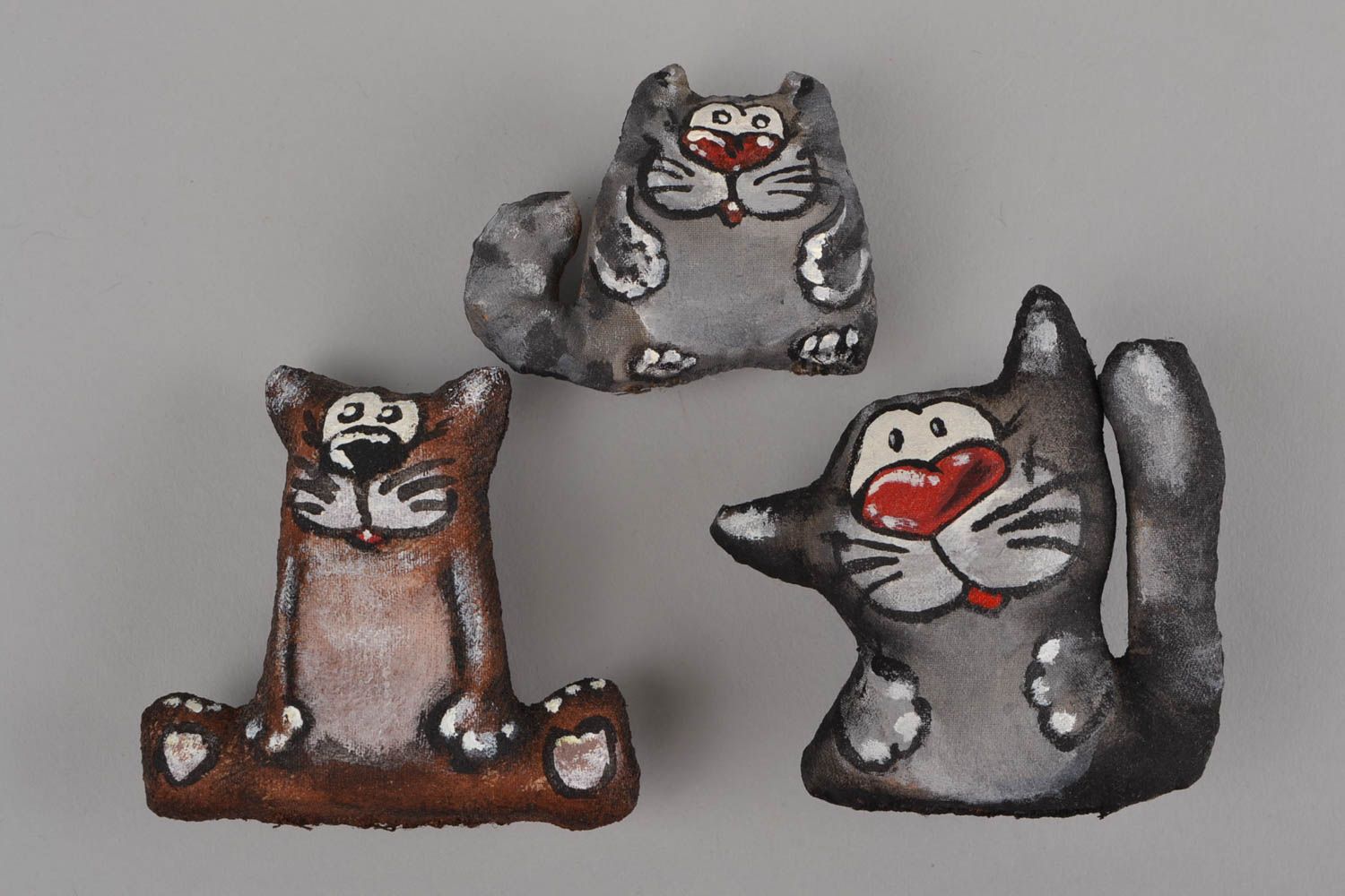 Set of 3 handmade designer flavored fabric soft fridge magnets toys Cats photo 1