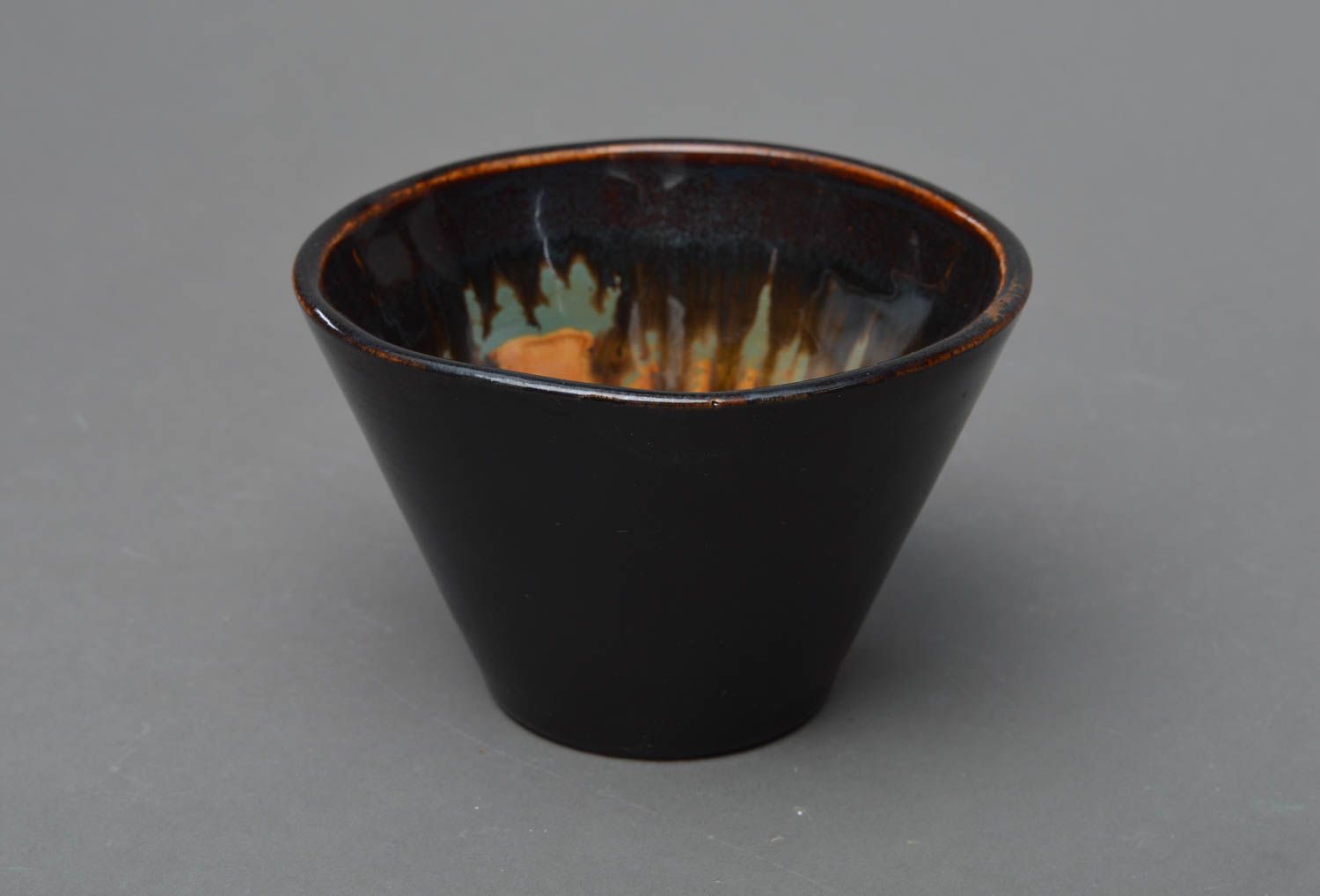 Bol de porcelana artesanal hondo en estilo japonés bonito pintado negro foto 1