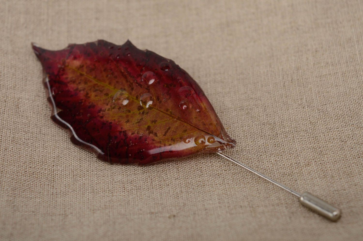 Wild grape leaf brooch coated with epoxy photo 5