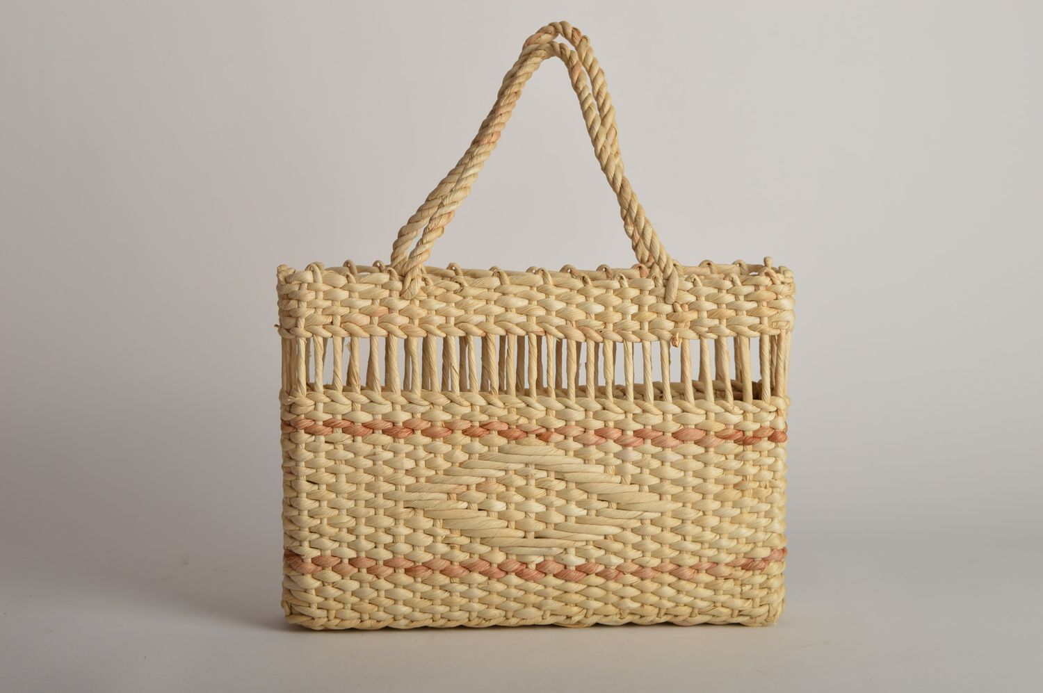Сумка ручной работы плетеная сумка с ручками плетеная сумка корзина бежевая фото 3