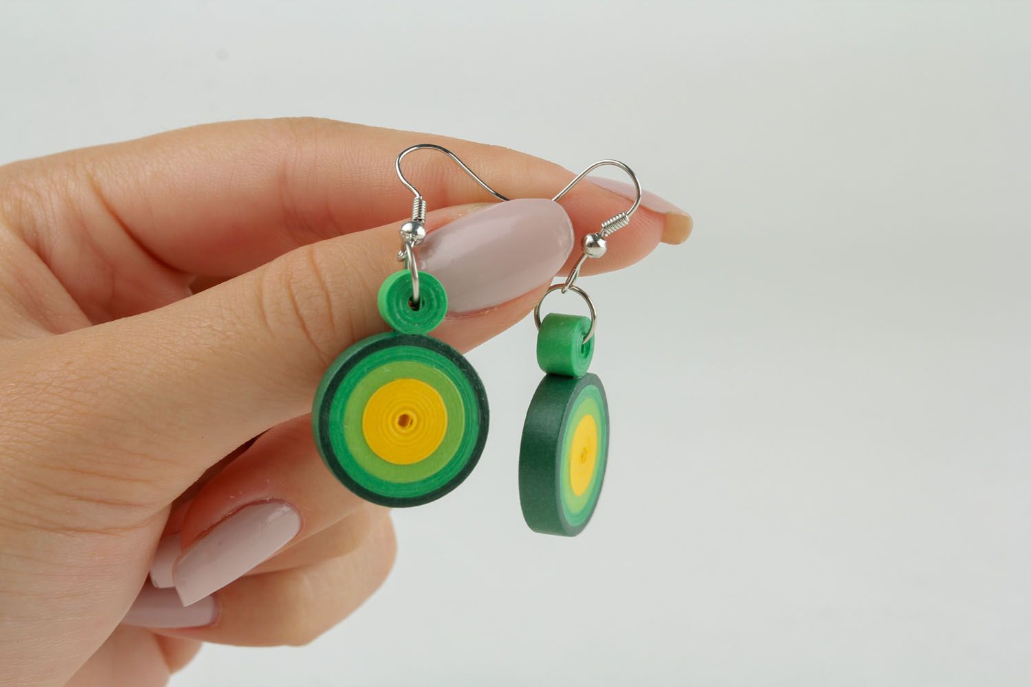 Paper earrings made using quilling technique photo 4