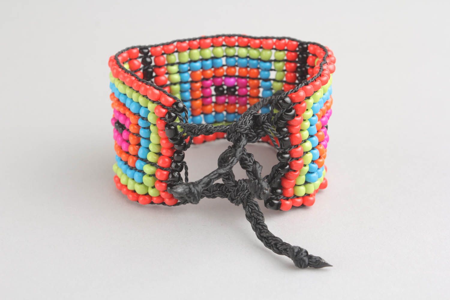 Pulseira de miçangas artesanal colorida acessório de mulher de contas bracelete para o pulso  foto 1