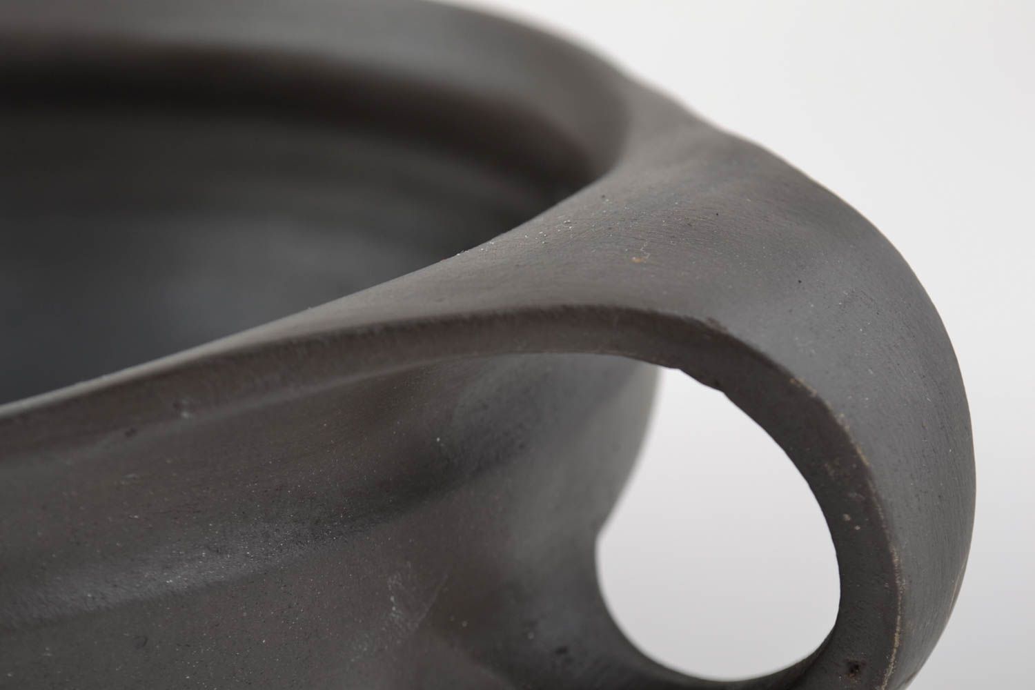 Schwarze tiefe keramische Schüssel mit Griffen handmade Öko Geschirr 1L foto 4