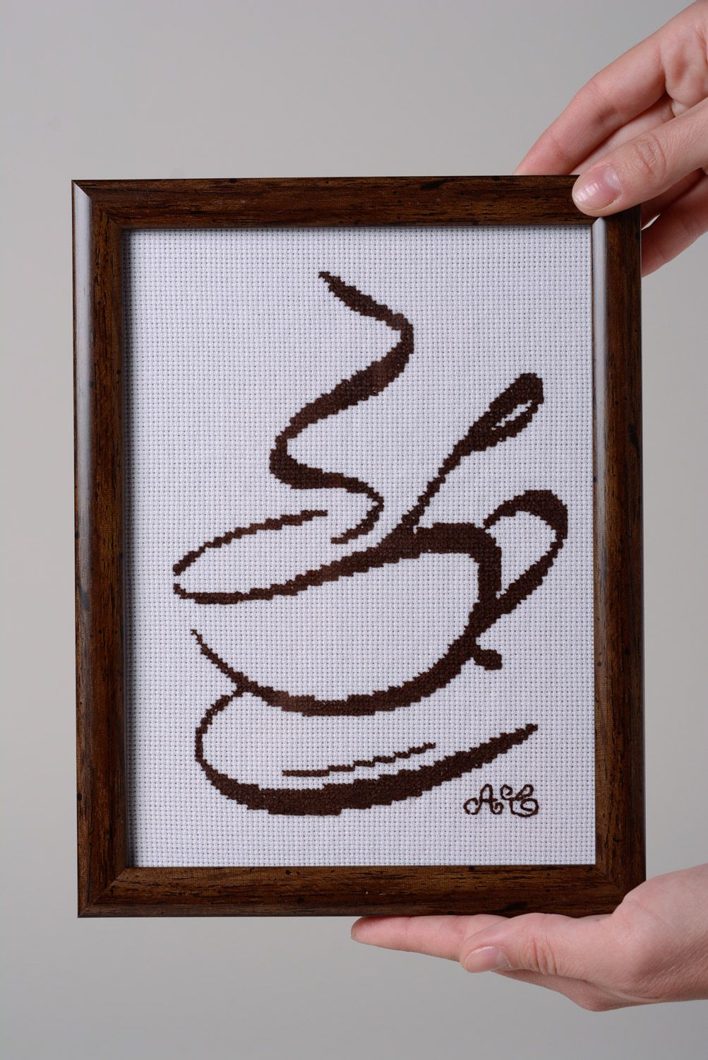 Gesticktes Wandbild Tasse Kaffee im Rahmen aus Plastik handmade für Küchendekor  foto 3
