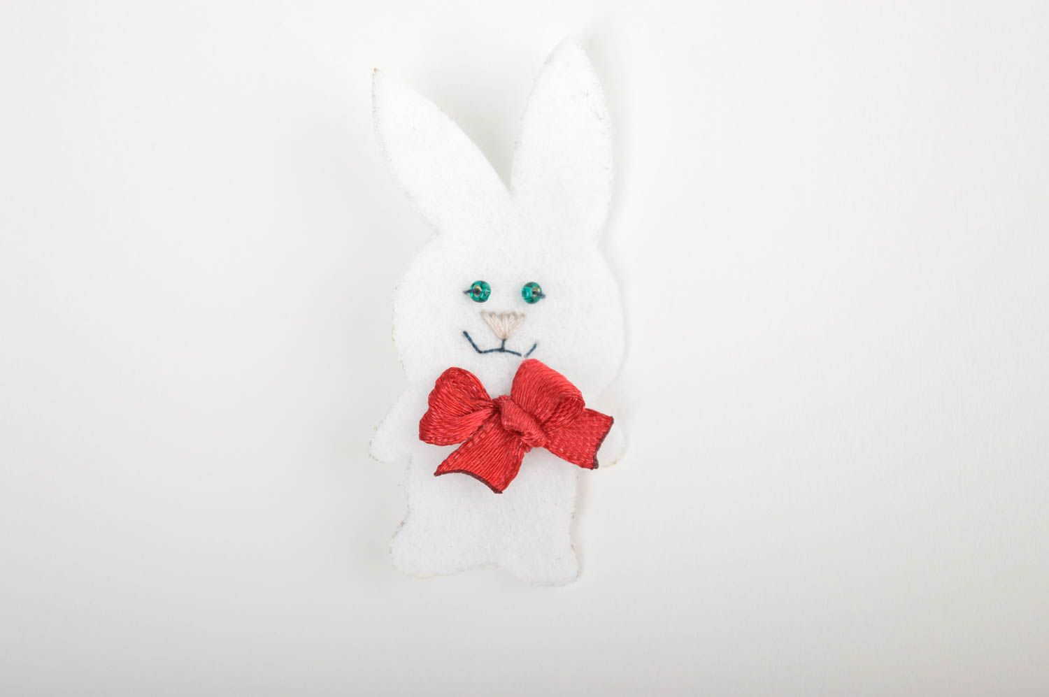 Broche lapin blanc fait main Bijou fantaisie feutre Accessoire femme enfant photo 2