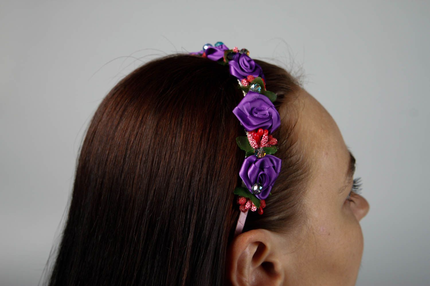 Handmade Accessoire für Frauen Haar Schmuck violette Rosen Blumen Haarreif  foto 2