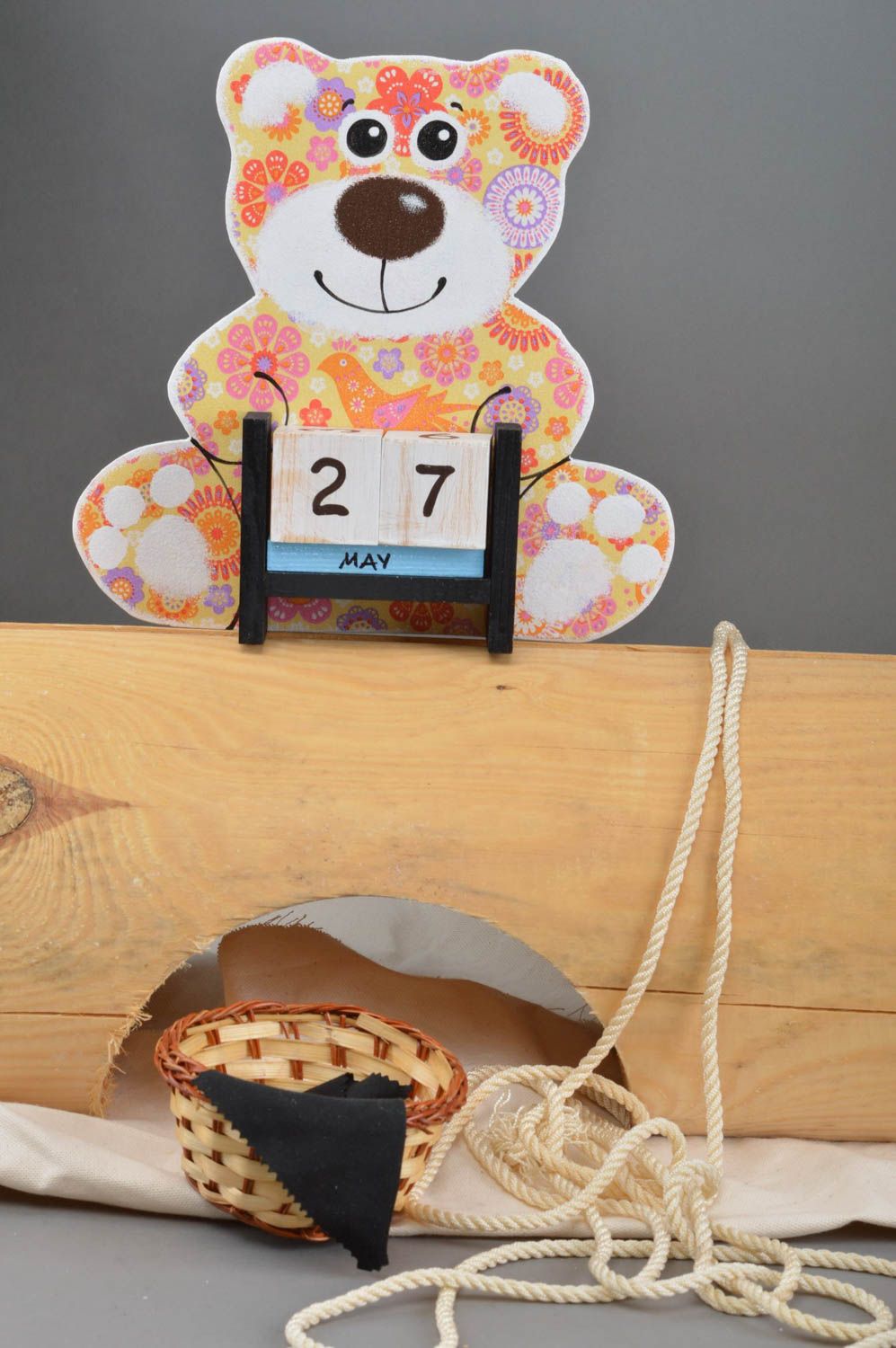 Calendrier perpétuel en bois fait main avec cubes pour enfant Ours avec motifs photo 1
