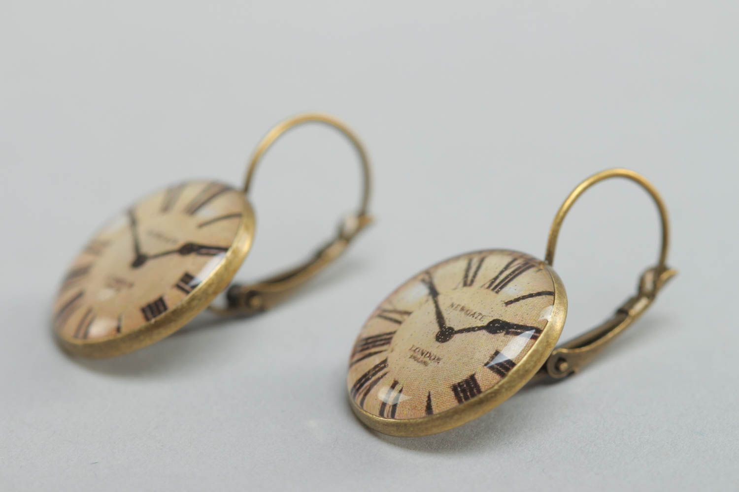 Handmade round earrings with metal basis and image of clocks in glass glaze photo 3