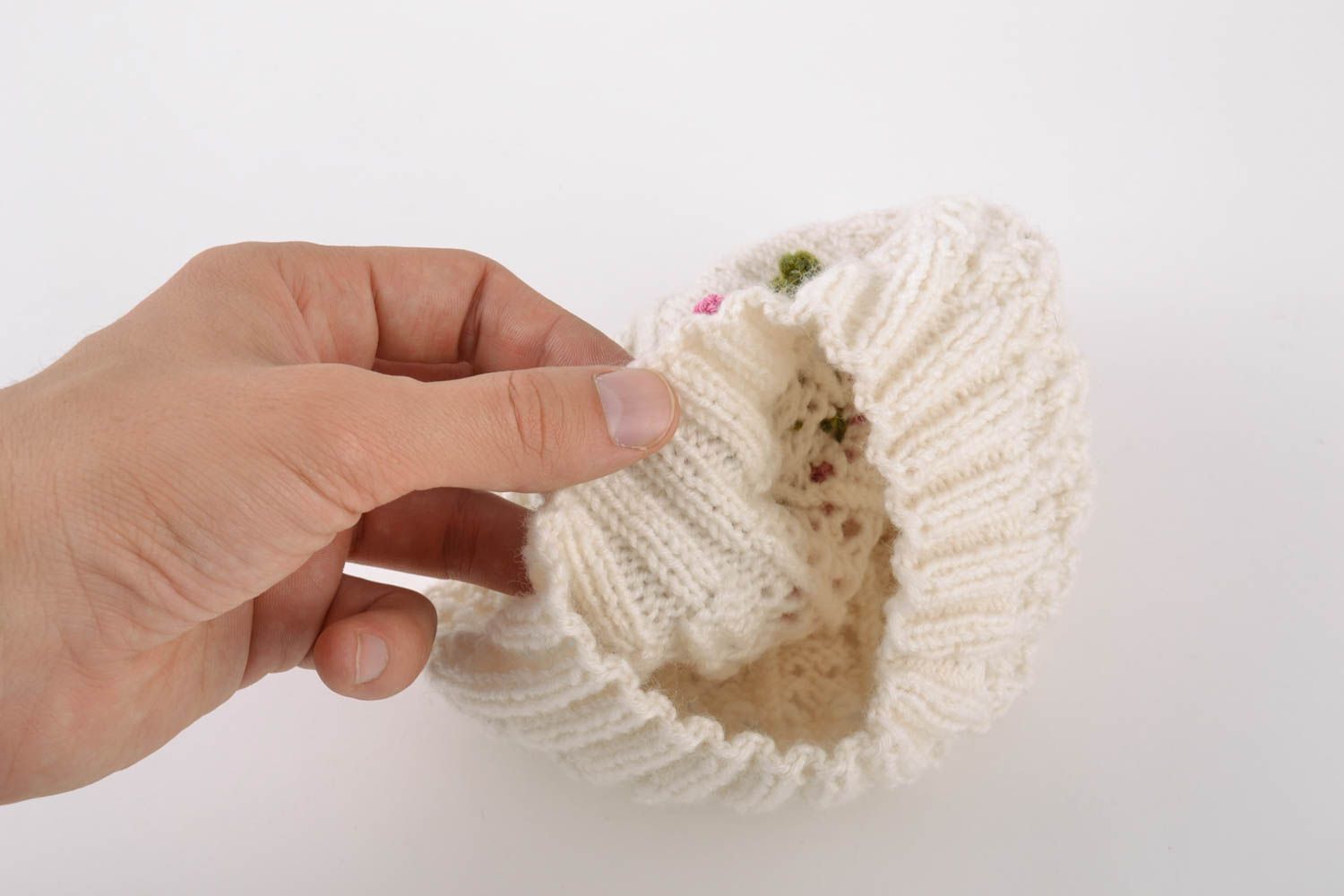 Bonnet pour fillette tricoté en coton fait main ajouré avec fleur de demi-saison photo 3