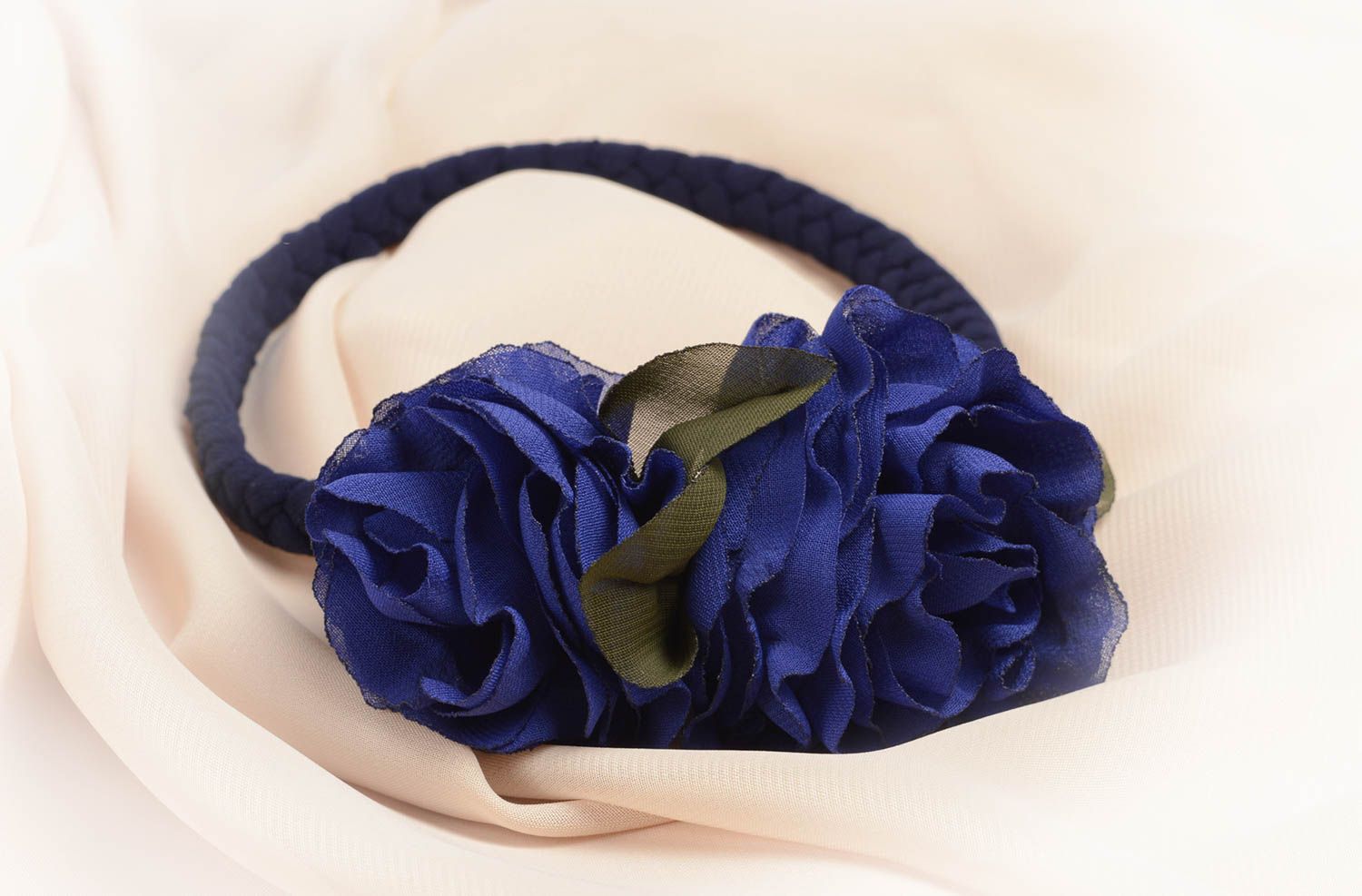 Haarband mit Blume handgefertigt Haarschmuck Blüte Haar Accessoire in Blau  foto 5