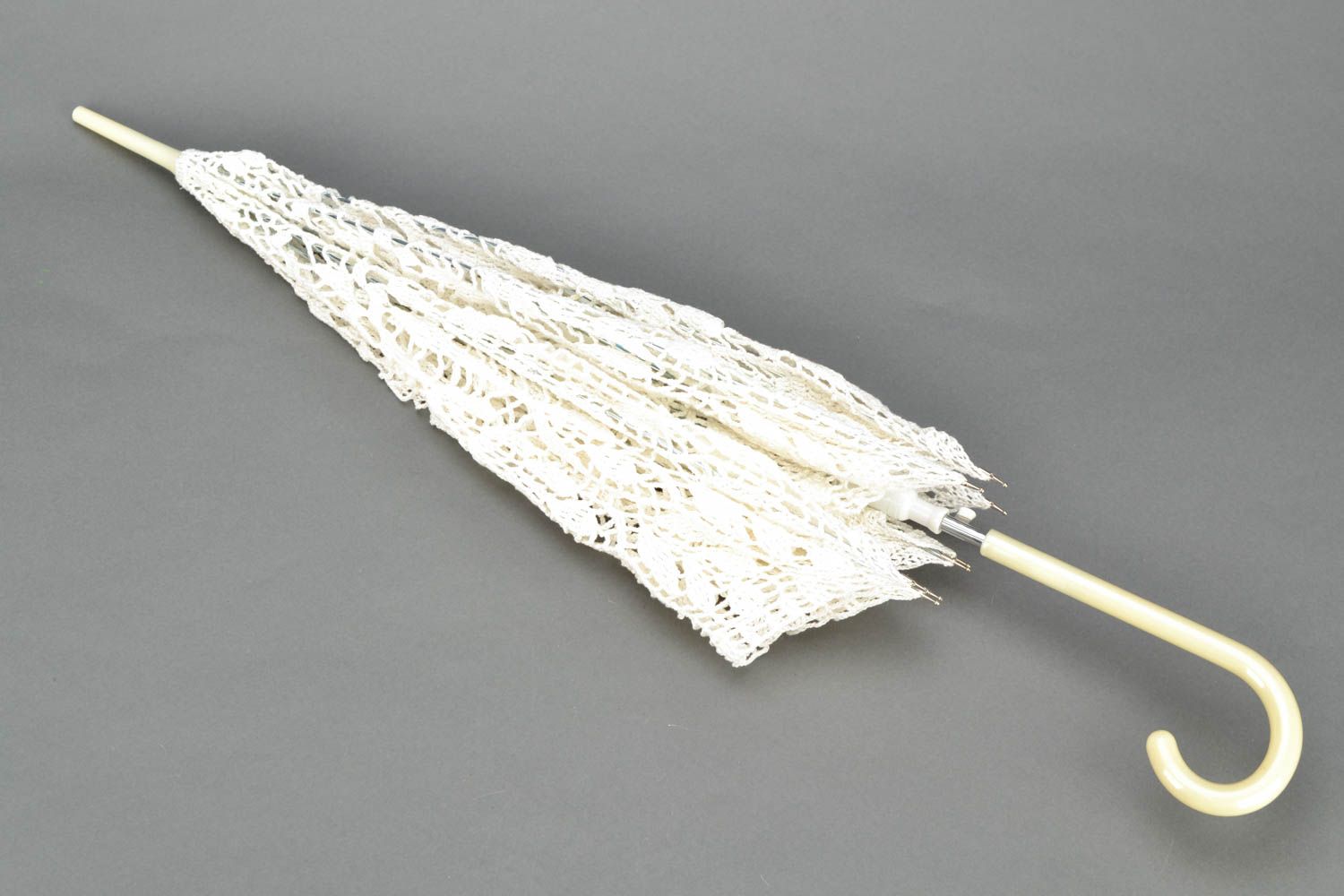 Ombrelle tricotée ajourée blanche pour femme photo 4