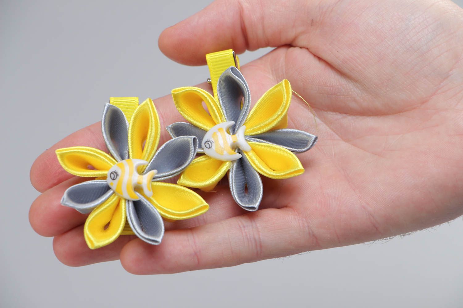 Set of handmade children's satin flower hair clips 2 pieces kanzashi photo 5