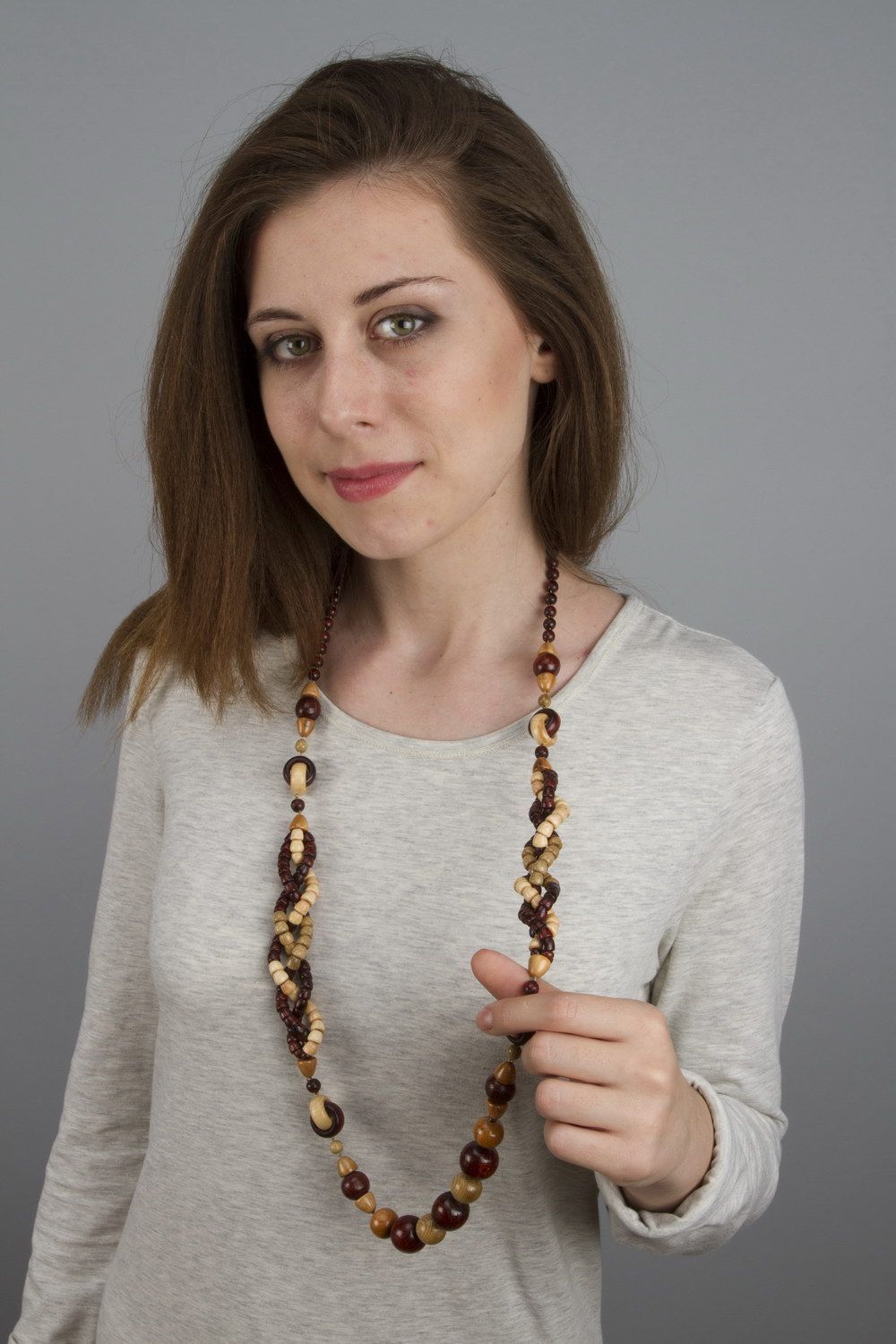 Wooden bead necklace without clasps photo 5