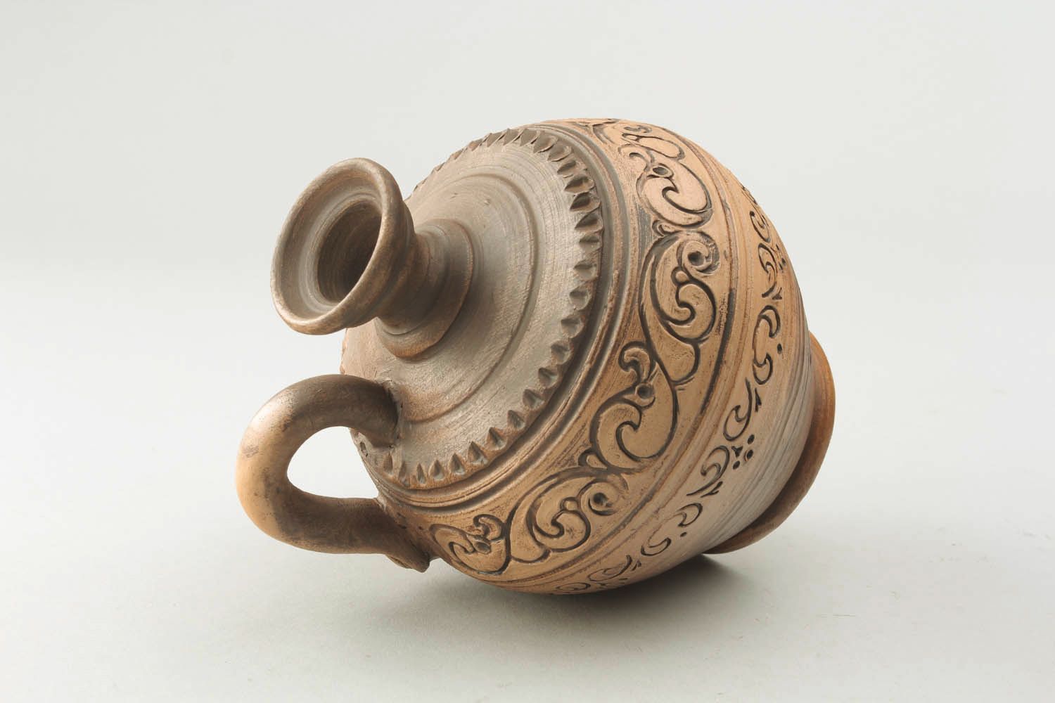 Cruche de vin en céramique faite main dans le style grec photo 1