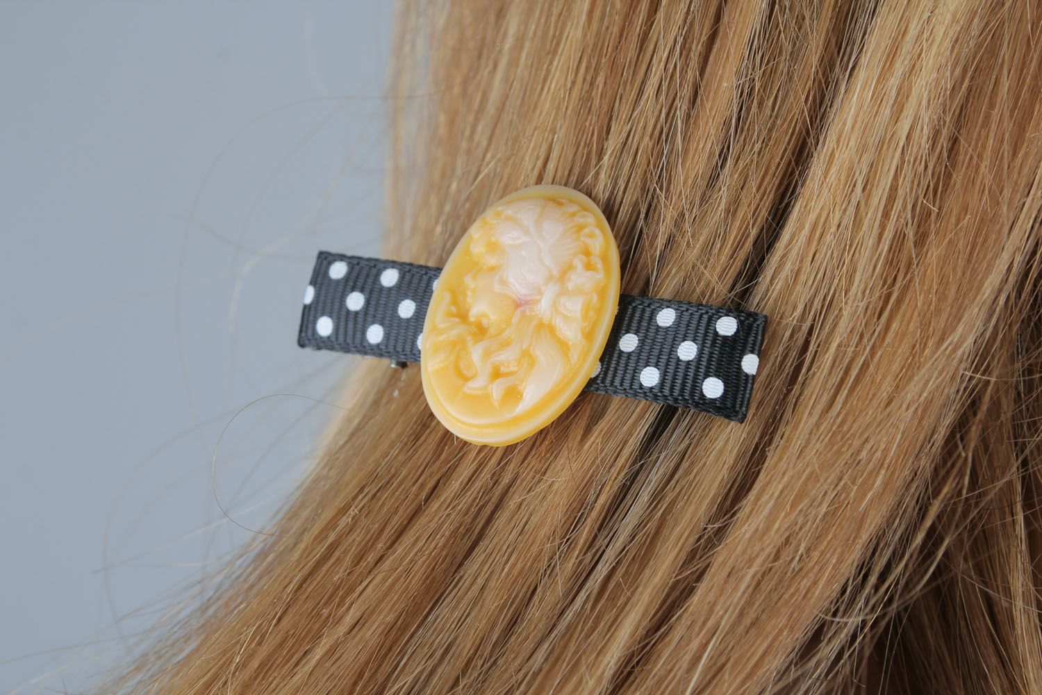 Hair clip in vintage style photo 5