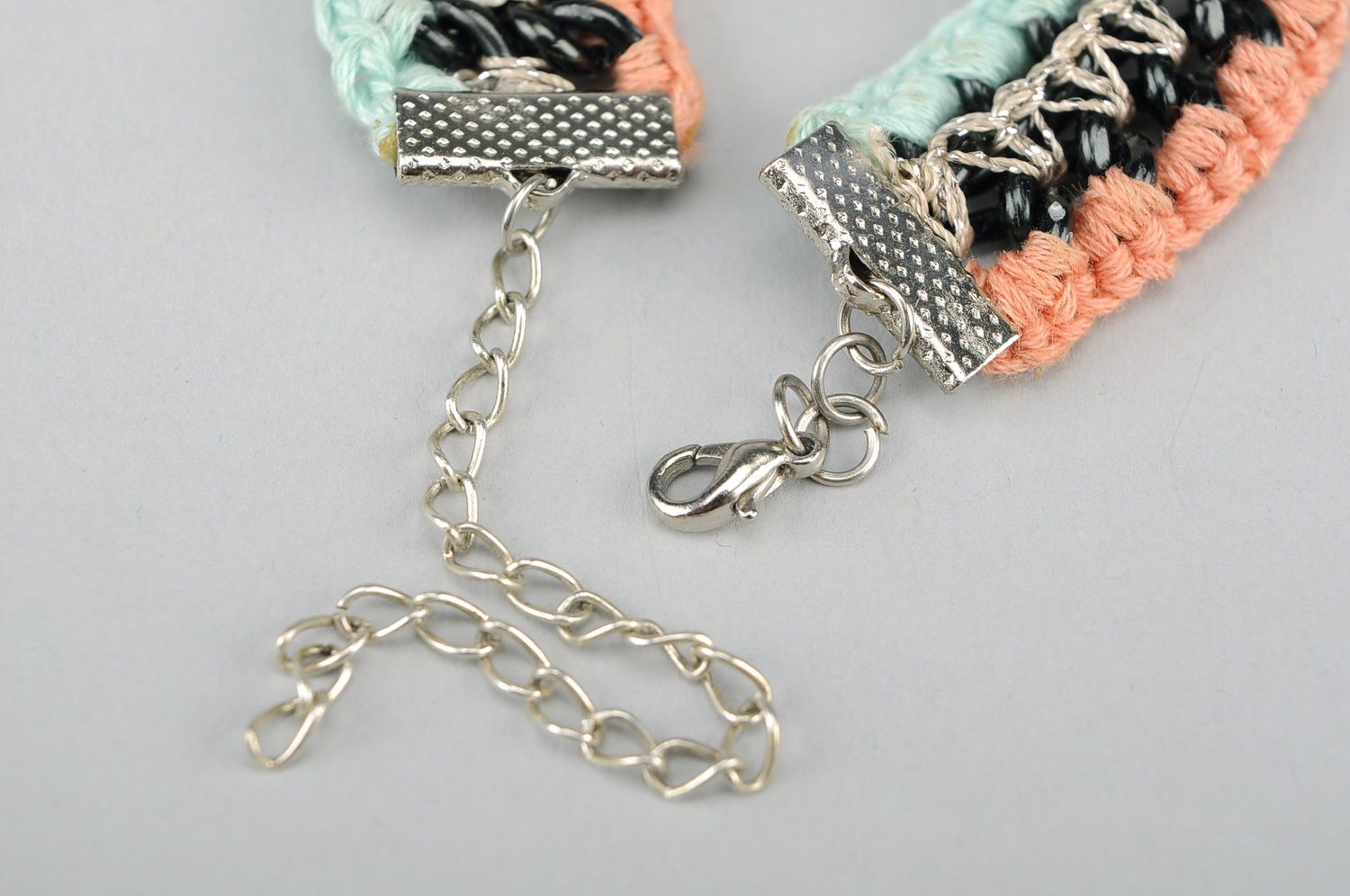 Bracelet tricoté au crochet fait main 'Les parallèles' photo 2