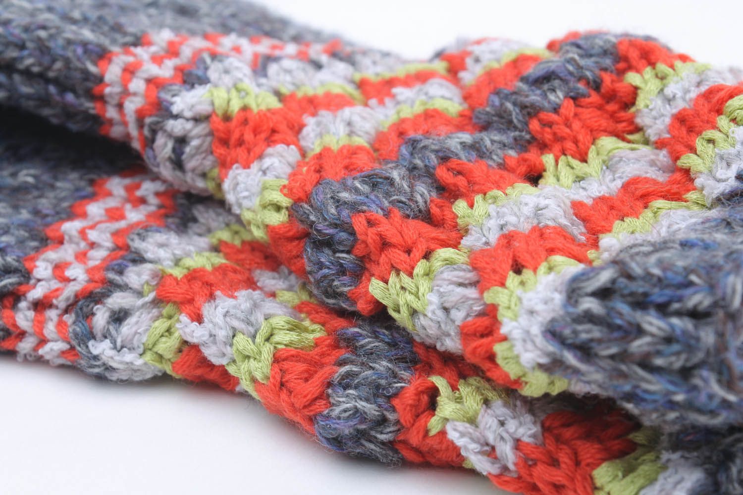 Chaussettes faites main tricotées en semi-laine photo 2
