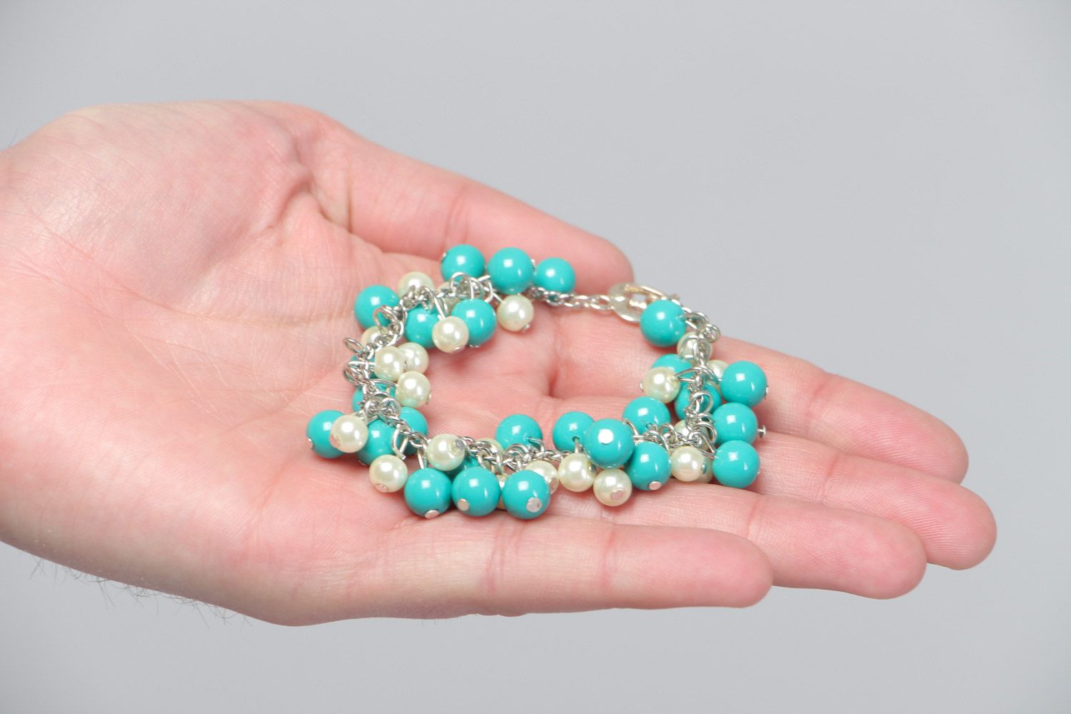 Handmade bright stylish beaded wrist bracelet with charms of turquoise and white colors photo 5