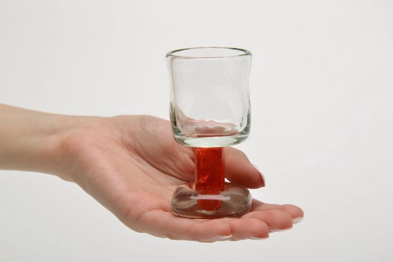 Kleines Weinglas mit Stiel aus Terrakotta  foto 4