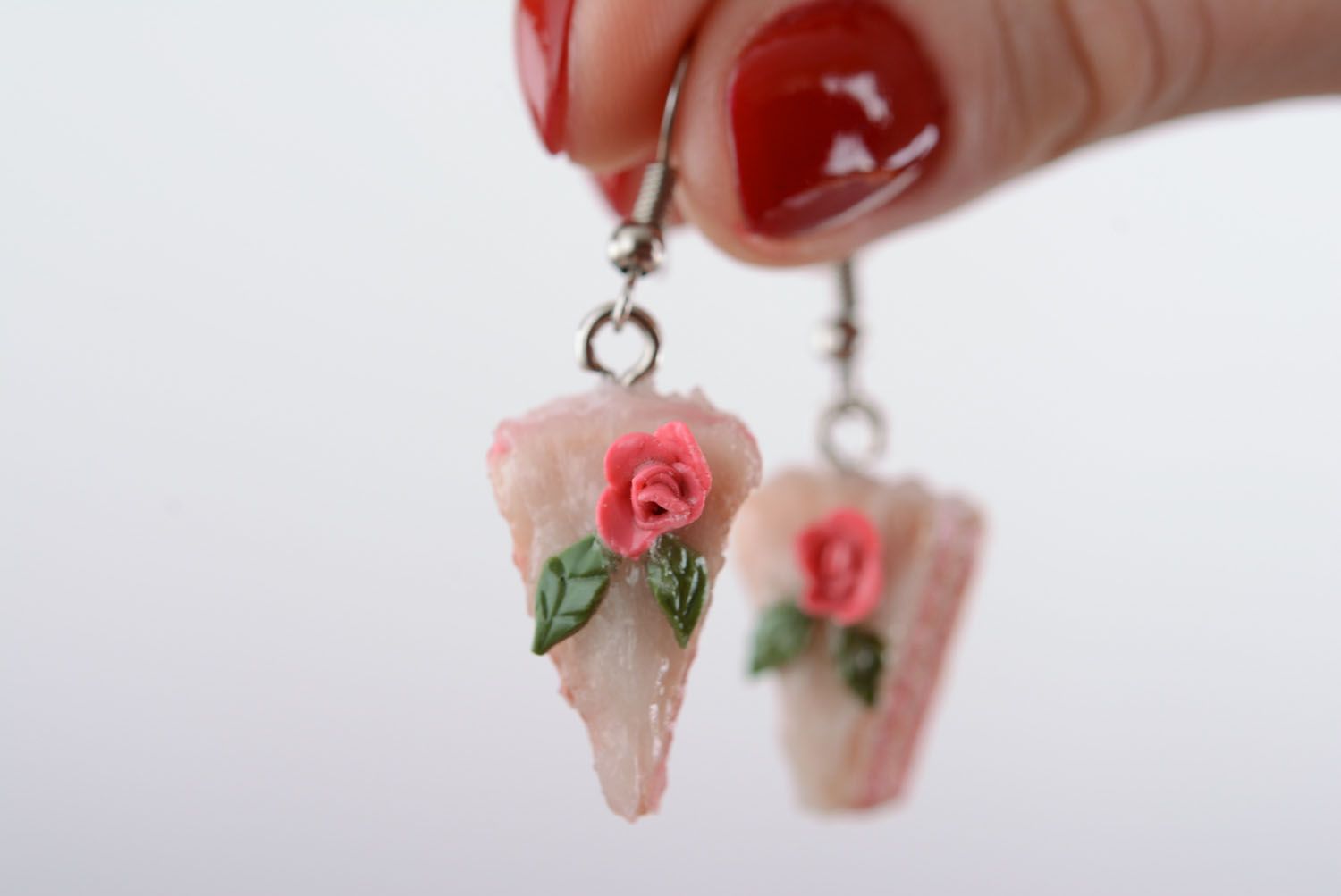 Boucles d'oreilles en argile polymère faites main Gâteau avec des roses photo 5