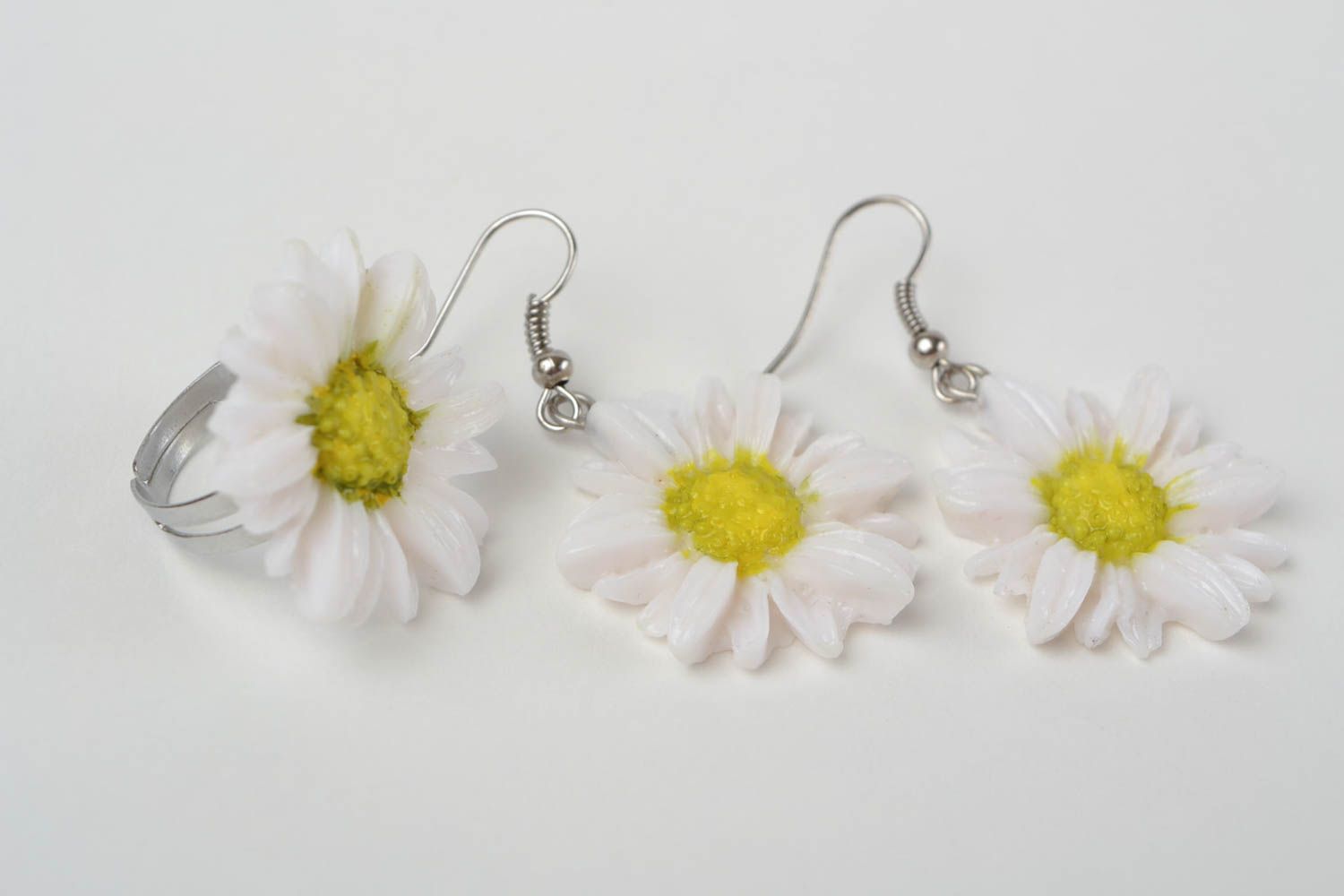 Beautiful tender nice unusual handmade polymer clay daisy earrings and ring set photo 4