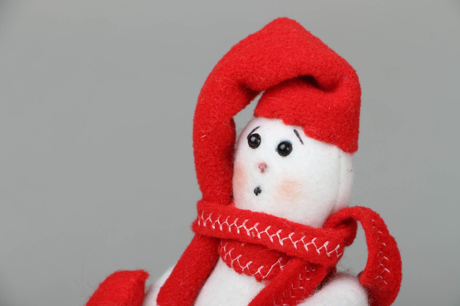 Boneco de neve de feltro em vermelho foto 2