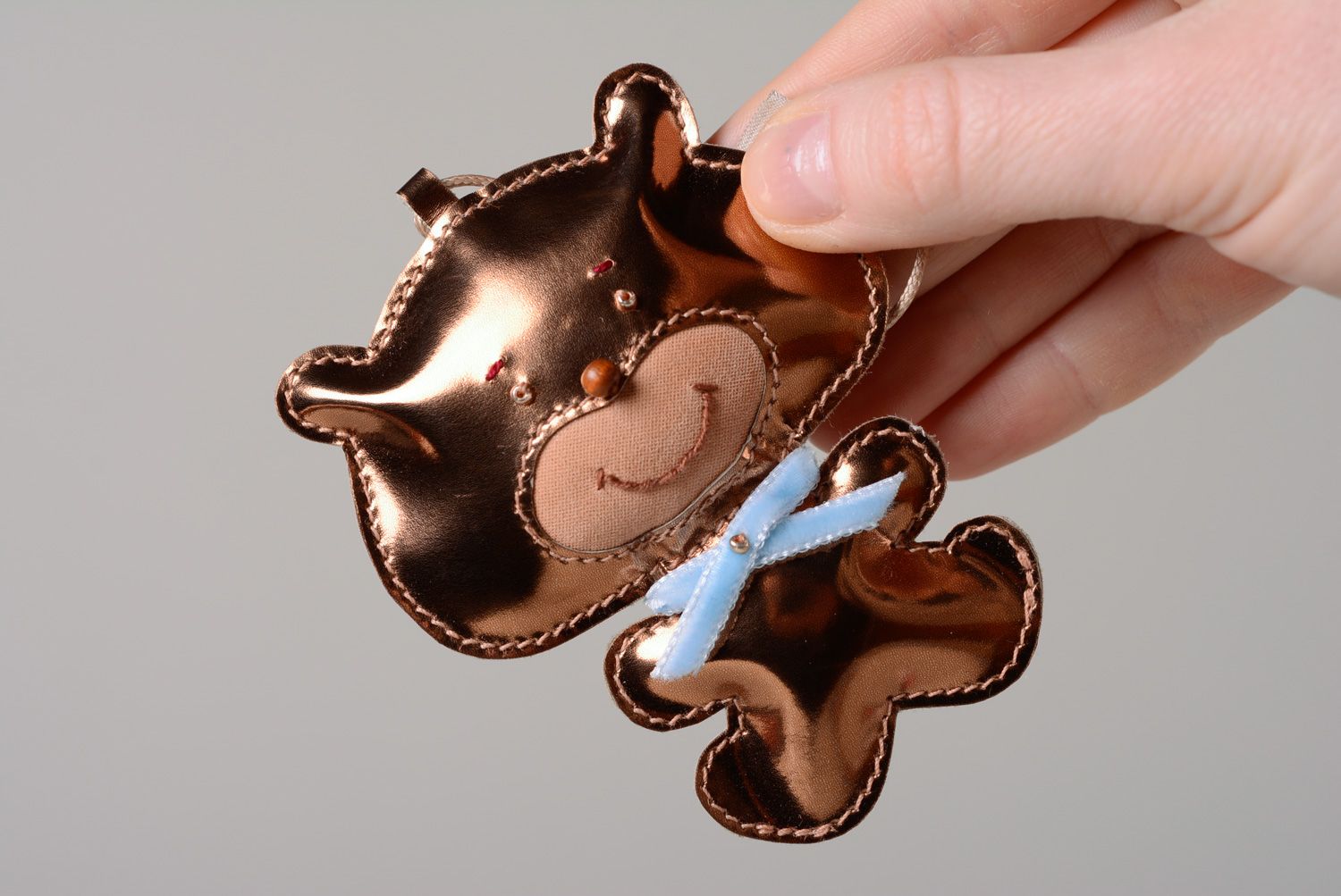 Breloque pour sac porte-clefs Ourson original en vrai cuir accessoire fait main photo 3