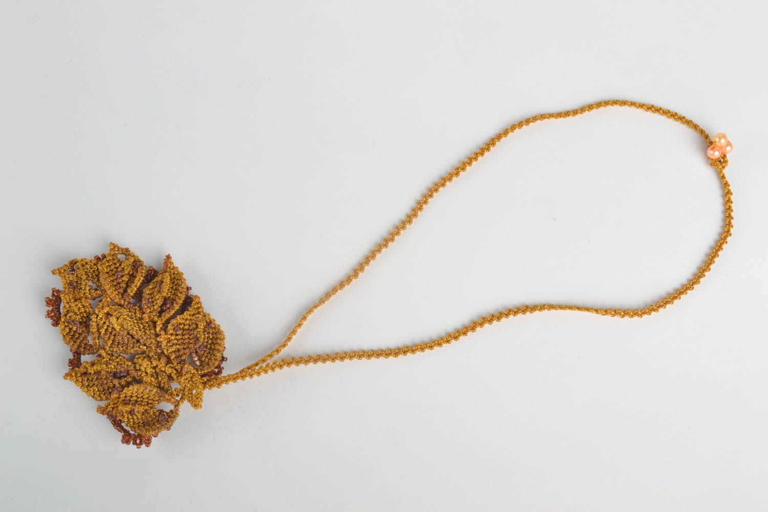 Pendentif perles de rocaille Bijoux fait main Accessoire femme couleur moutarde photo 3