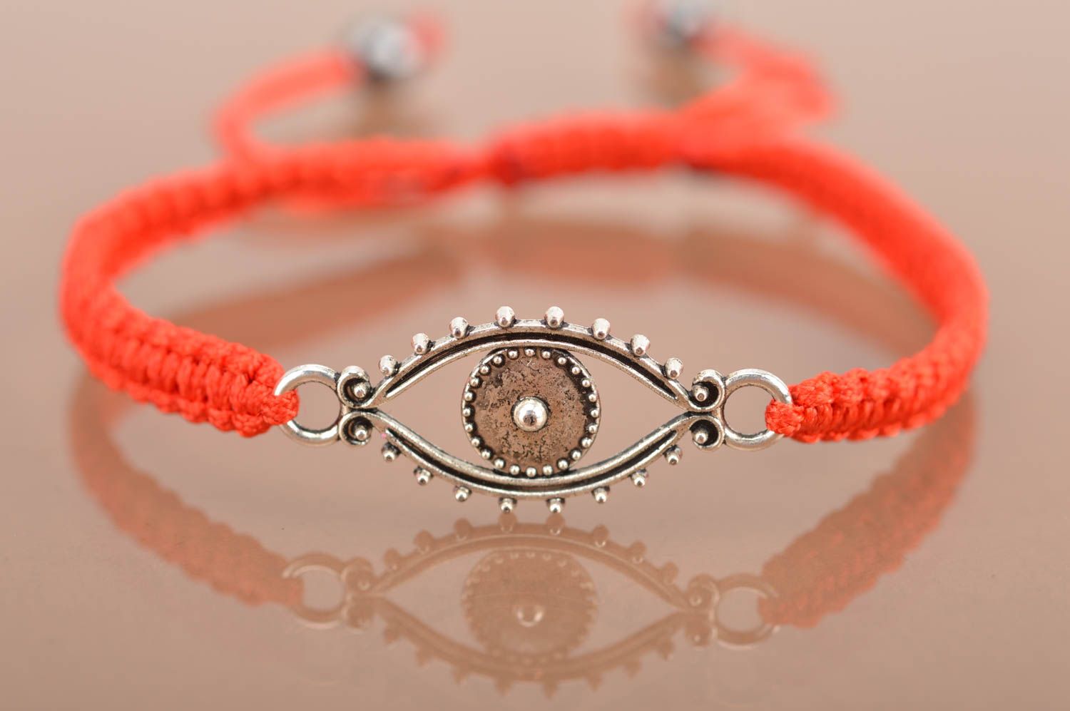 Bracelet en fils de soie fait main avec œil métallique bijou d'été orange photo 2