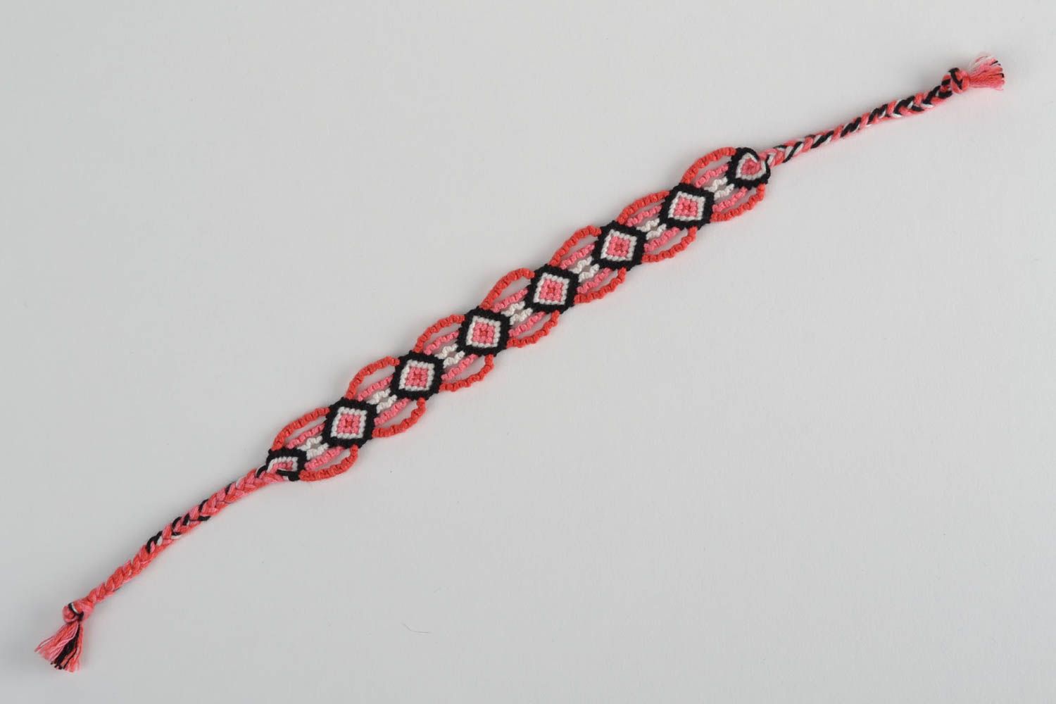 Плетеный браслет фенечка цветной из ниток мулине необычный женский ручная работа фото 5