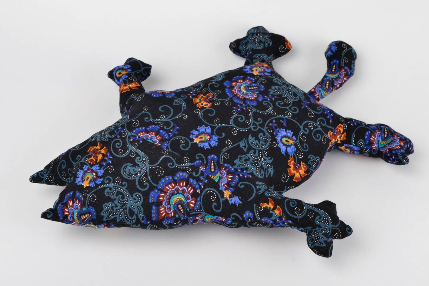 Almohada hecha a mano de color oscuro regalo original elemento decorativo foto 5