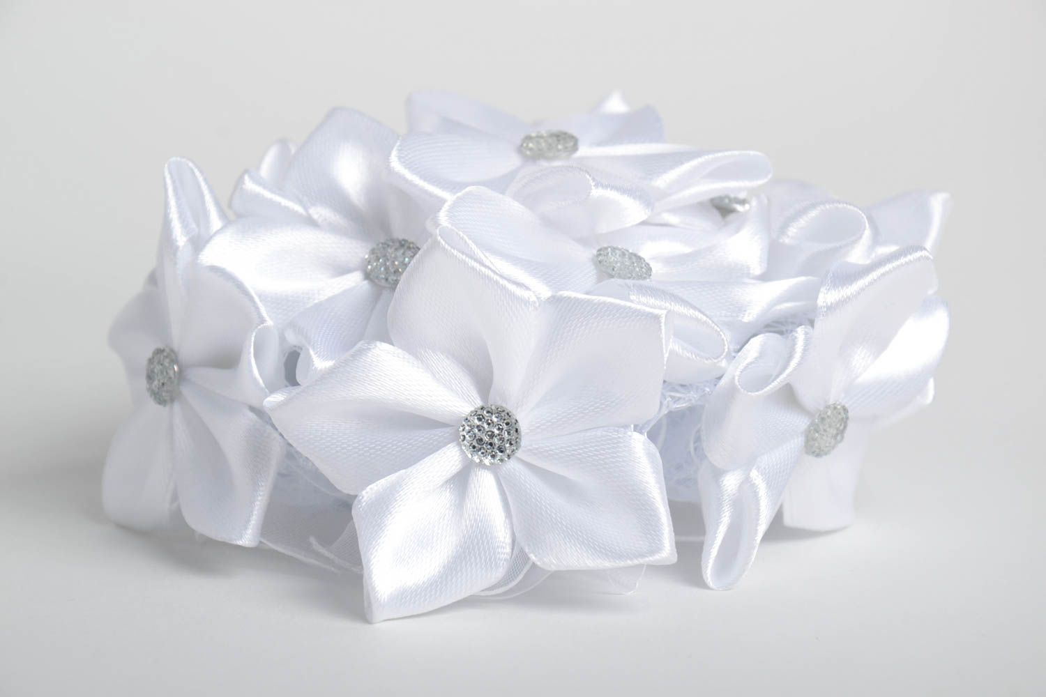 Elastico bianco con fiore per capelli fatto a mano elastico di nastro 
 foto 5