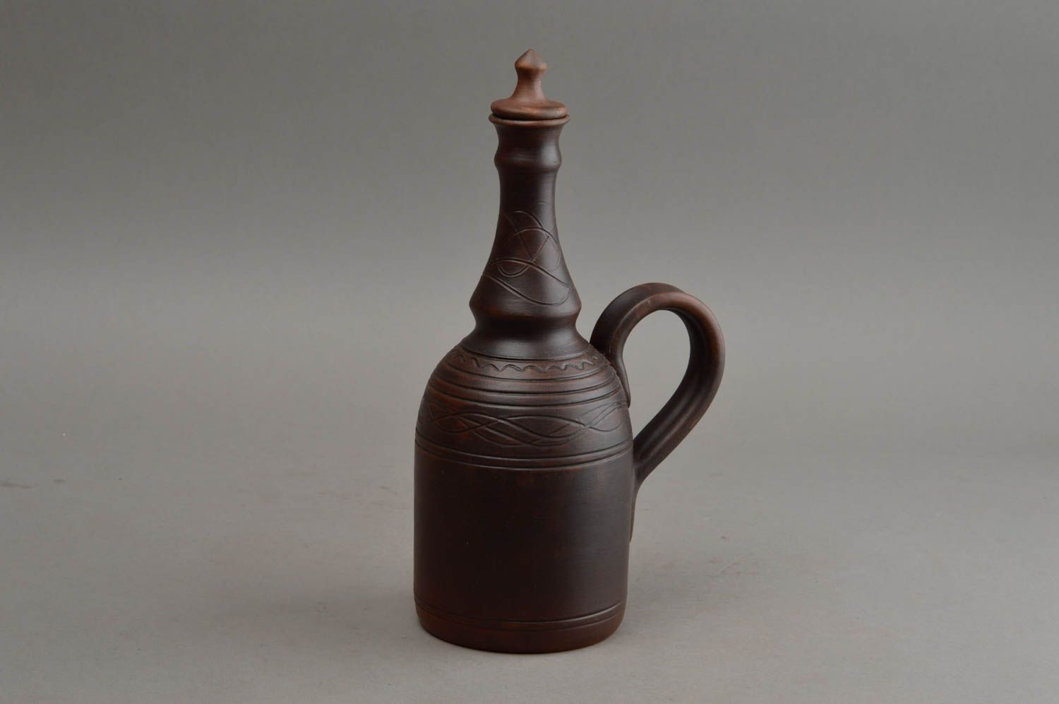 30 oz ceramic wine bottle pitcher with handle and lid in dark brown color and handmade pattern 1,5 lb photo 7