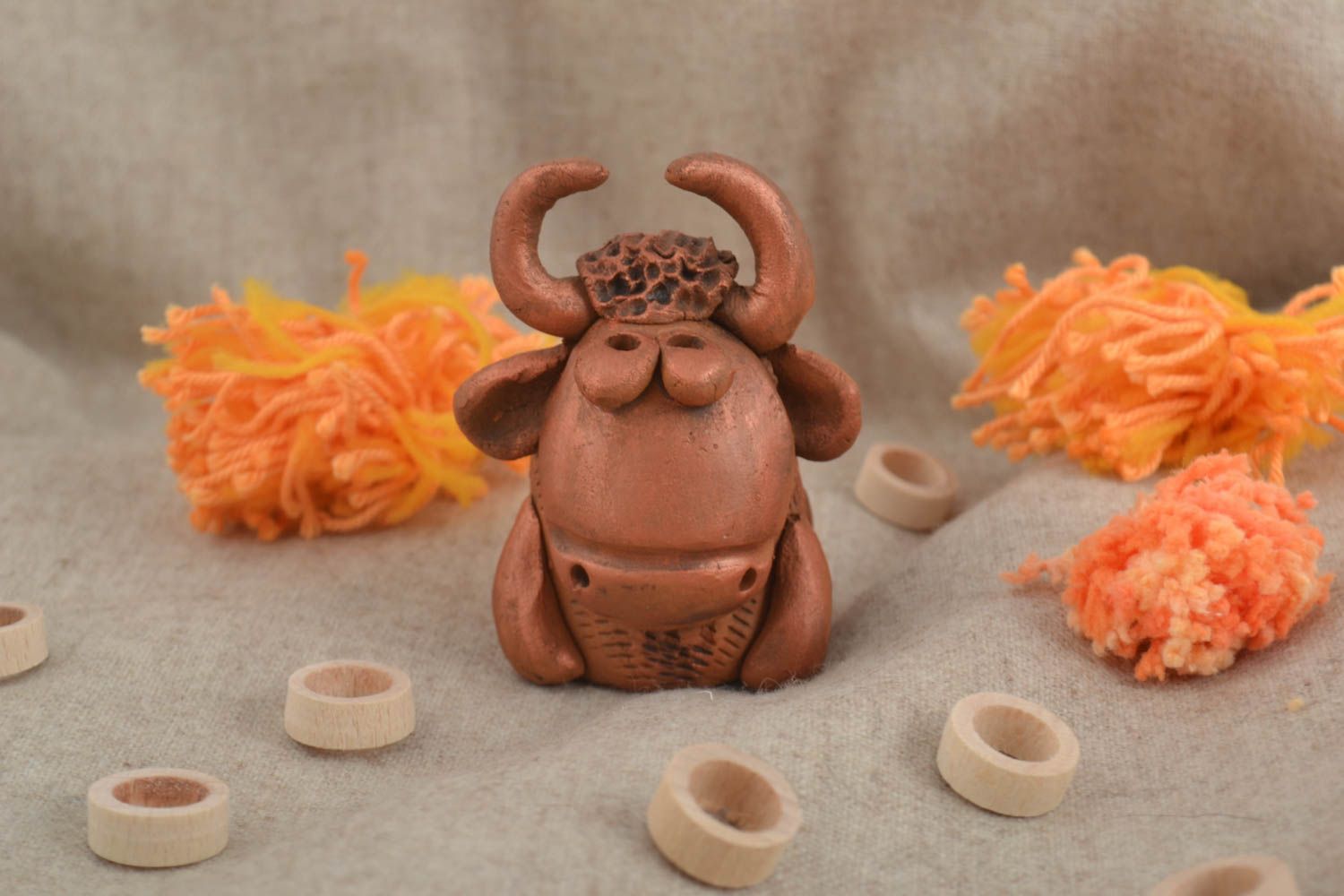 Figura de cerámica hecha a mano animal en miniatura torro souvenir original foto 1