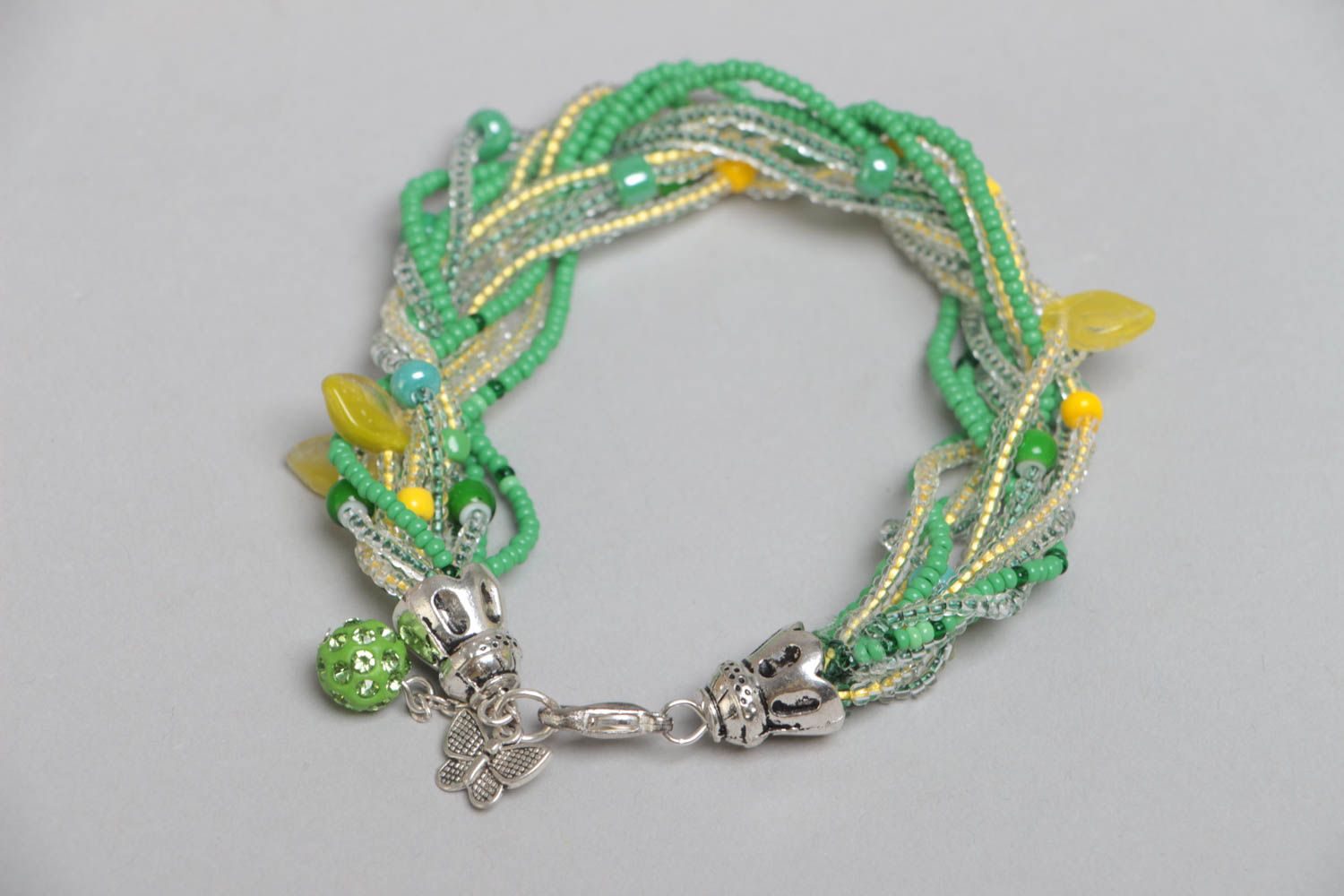 Handmade Armband aus Glasperlen und Kugeln grün gelb schön stilvoll künstlerisch foto 4