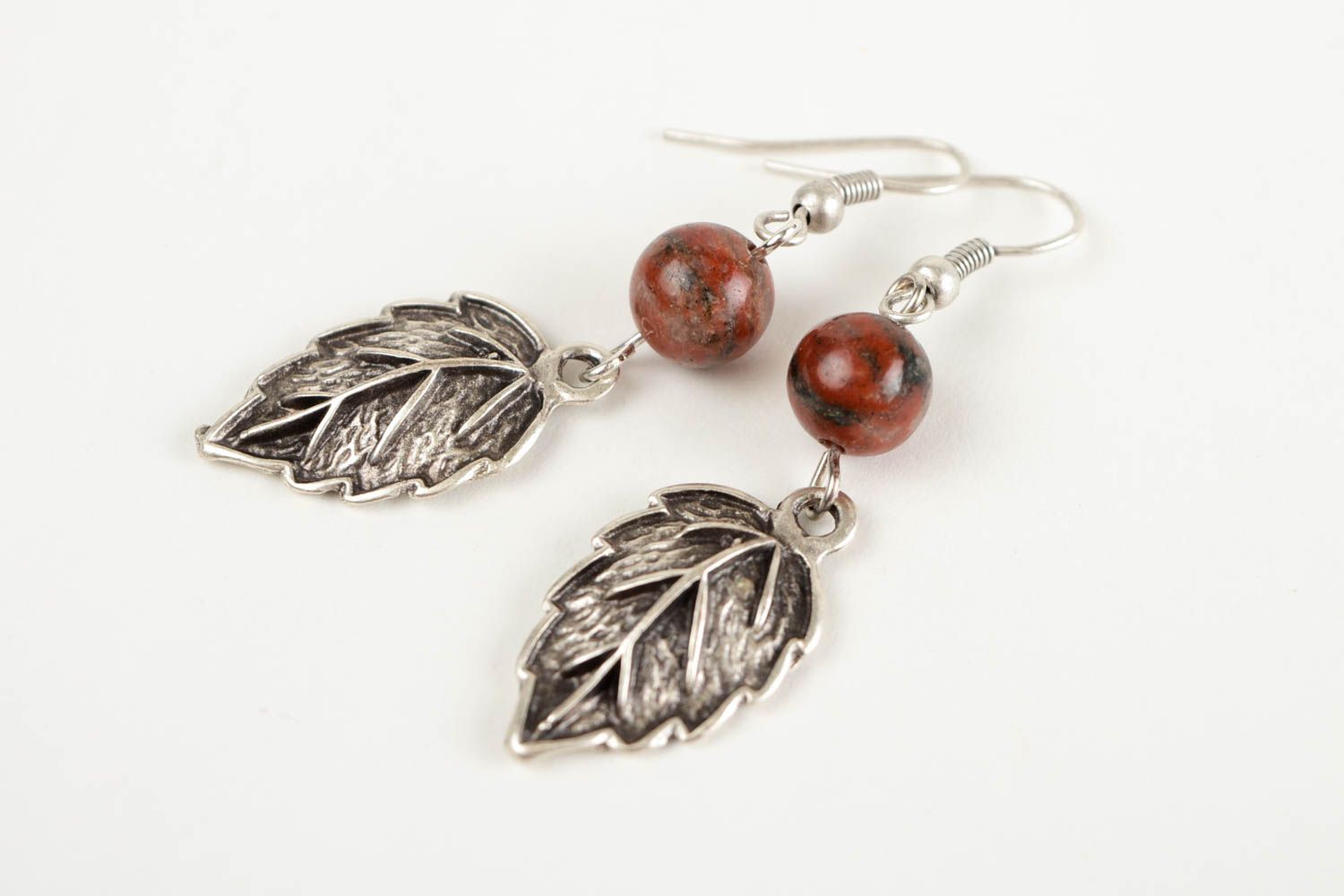 Boucles d'oreilles métal Bijou fait main feuilles avec perles Cadeau pour femme photo 4