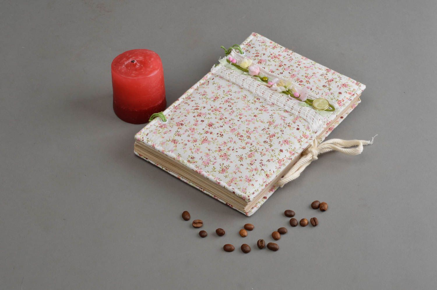Handgemachtes Notizbuch mit Stoffumschlag samt Textilschnüren und 70 Blättern foto 1