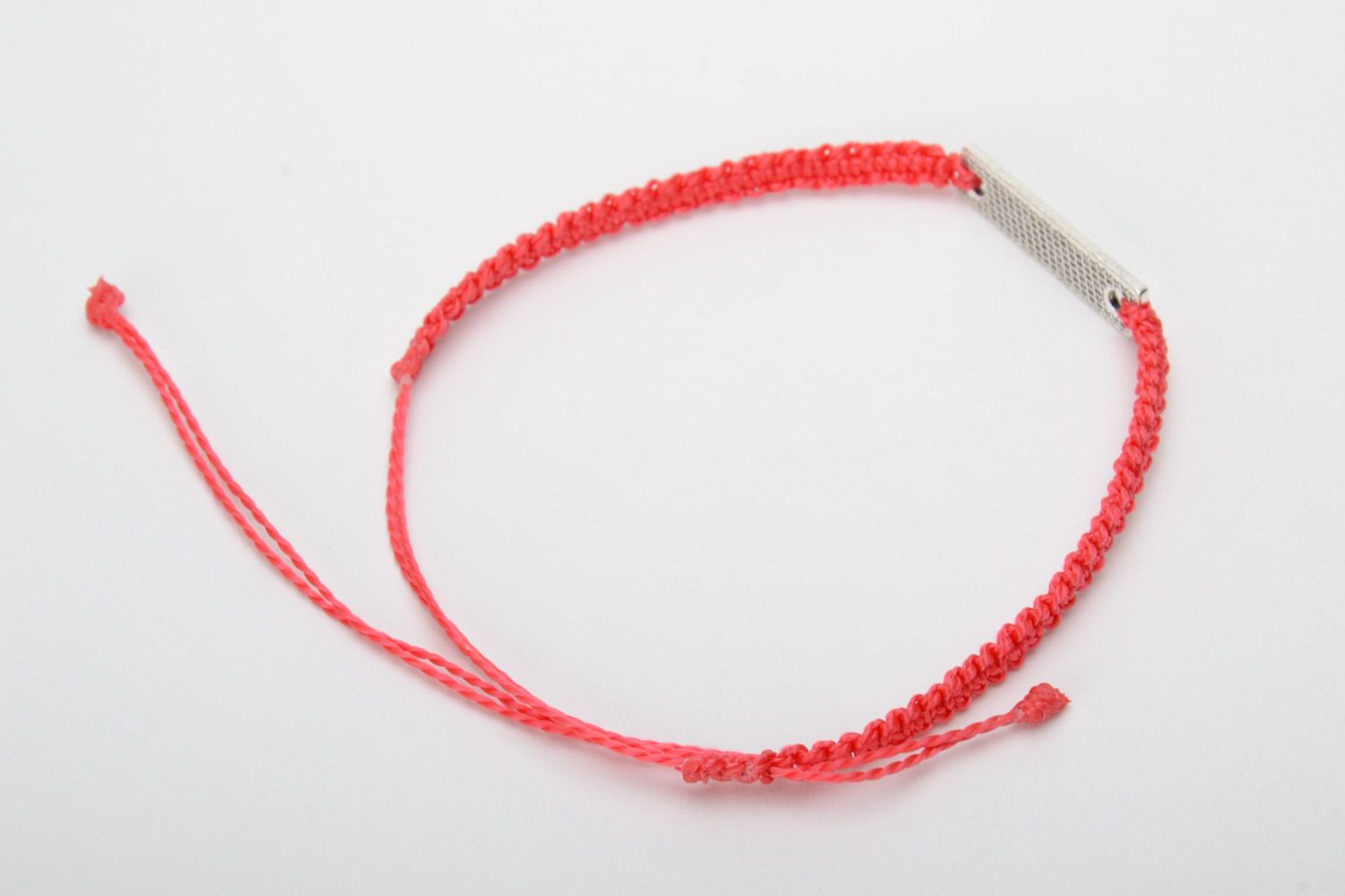 Bracelet tressé en macramé fils de nylon rouge fait main avec inscription Love photo 5