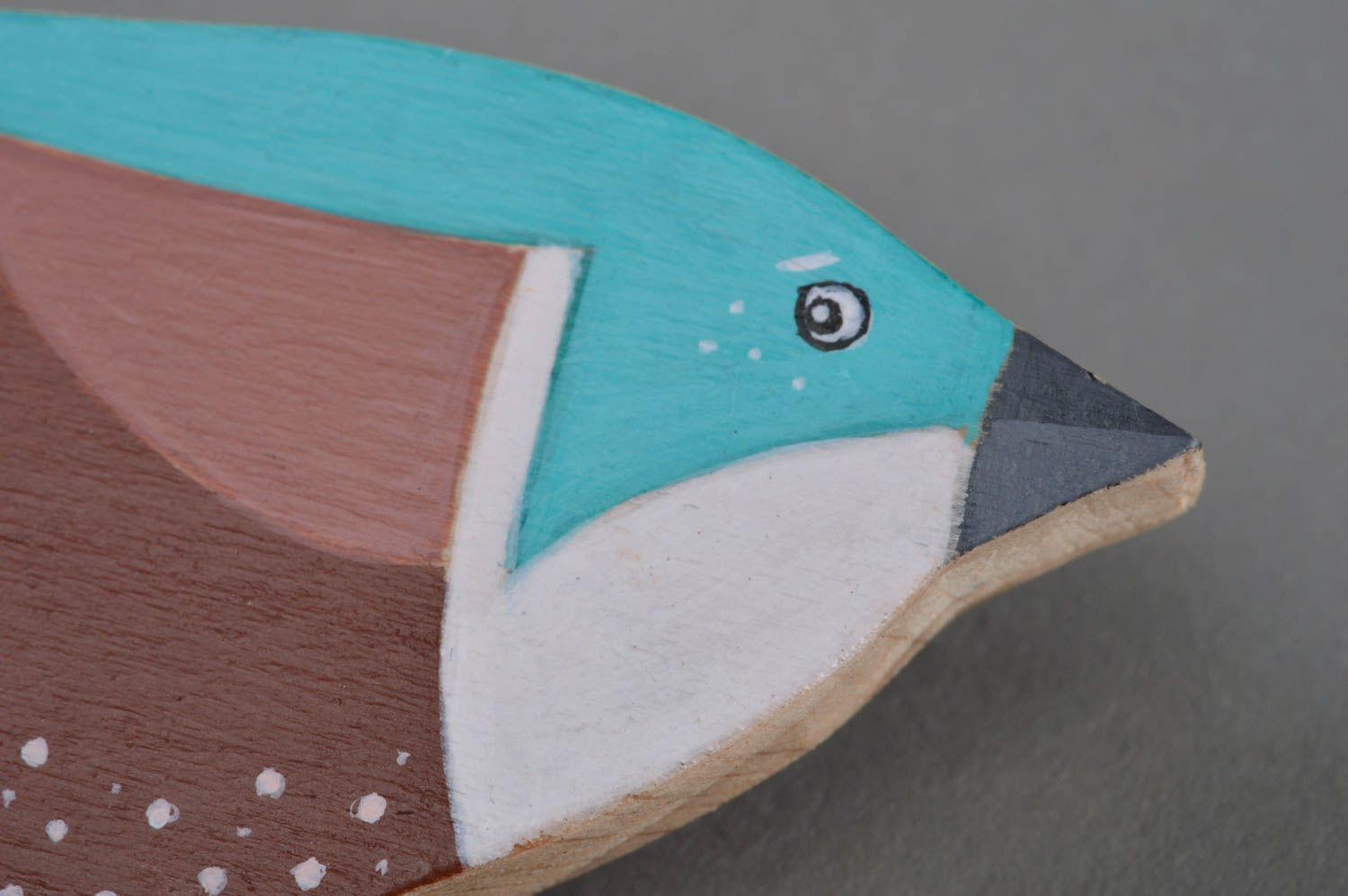 Künstlerische Brosche Vogel aus Holz mit Bemalung klein originell schön foto 2