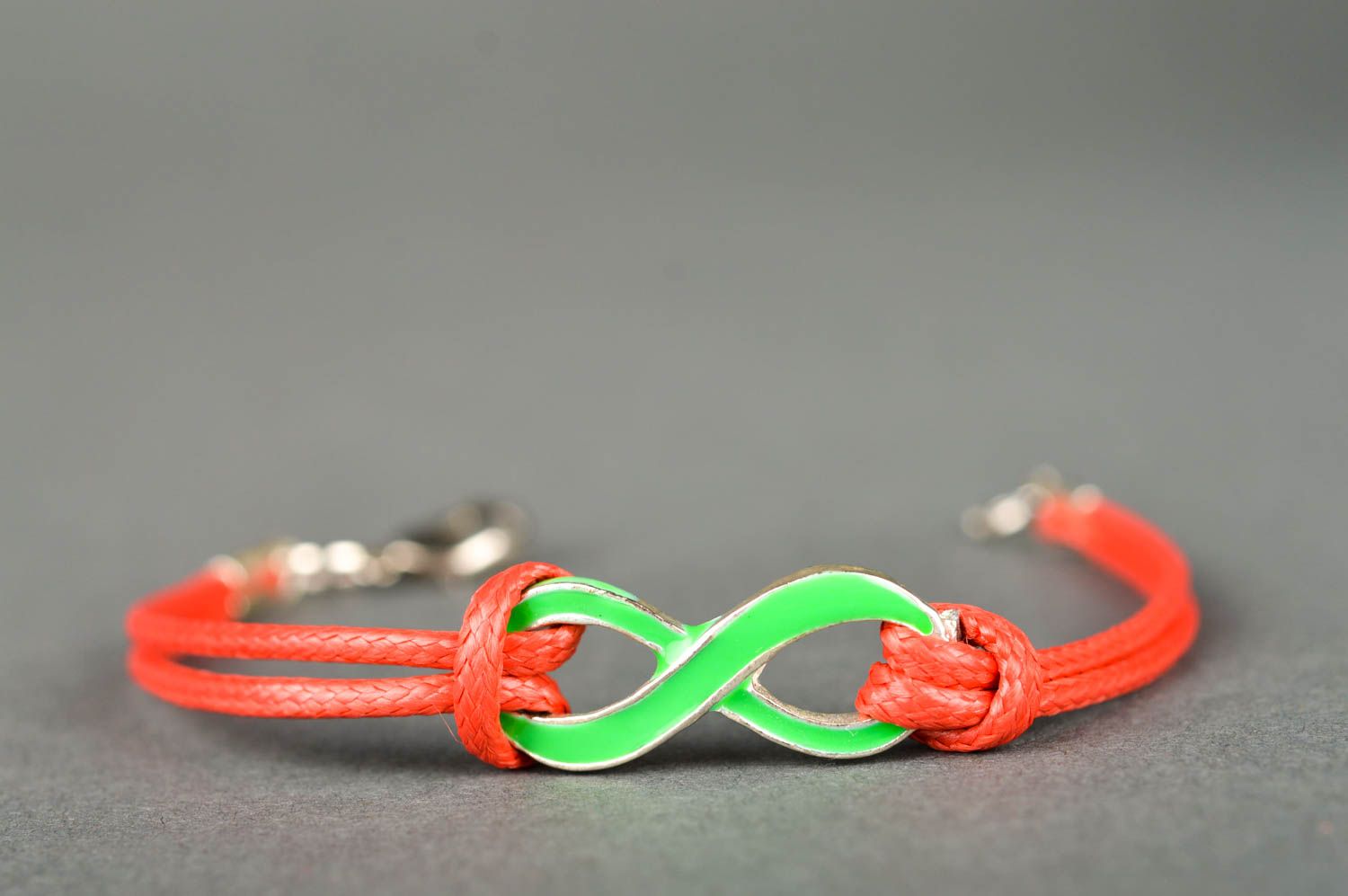 Bracelet cordon rouge Bijou fait main avec infini vert Cadeau pour femme photo 4
