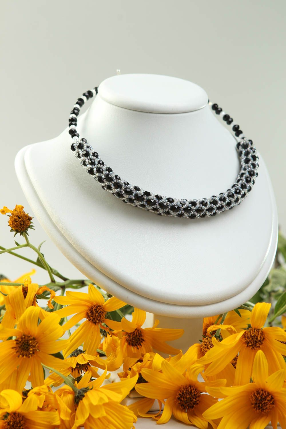 Collier design Bijou fait main en perles de rocaille cadeau Accessoire femme photo 1