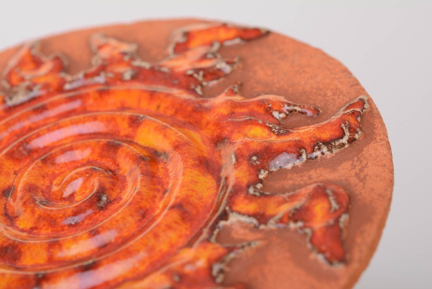 Prato talismã para interior de cerâmica feito de barro e coberto com esmalte Spiral foto 2