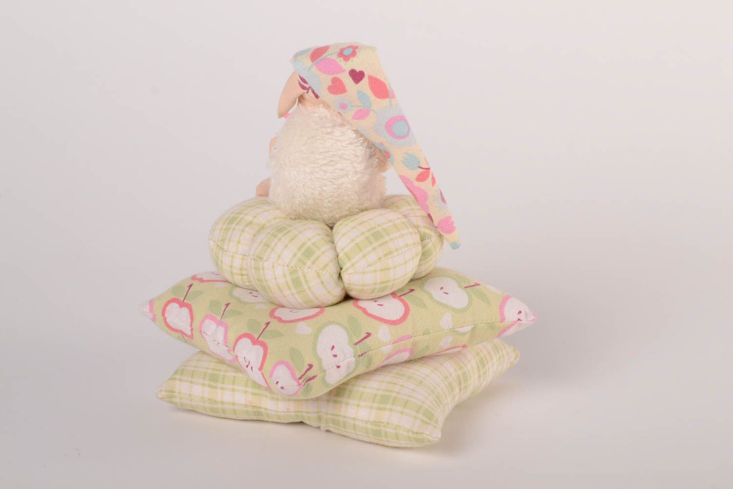 Schönes Plüsch Schaf auf Kissen handmade Stoff Kuscheltier Geschenk für Kinder  foto 3