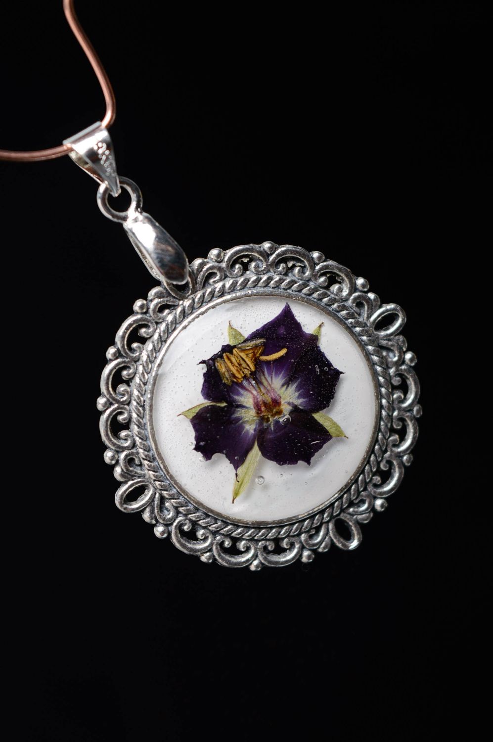 Epoxy neck pendant with violet flower photo 2