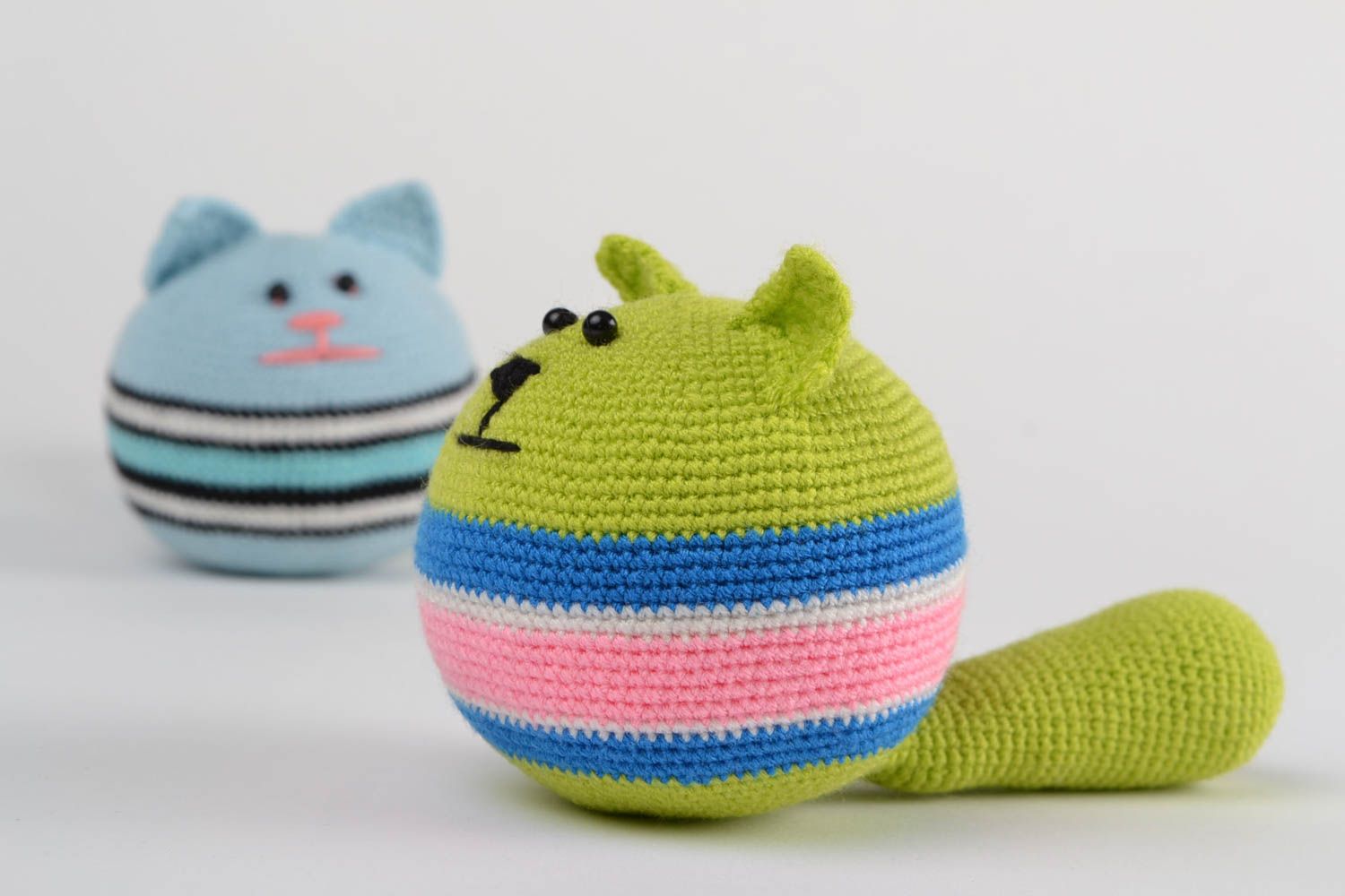 Set of 2 handmade anti-stress soft toys crocheted of acrylic threads cats photo 3