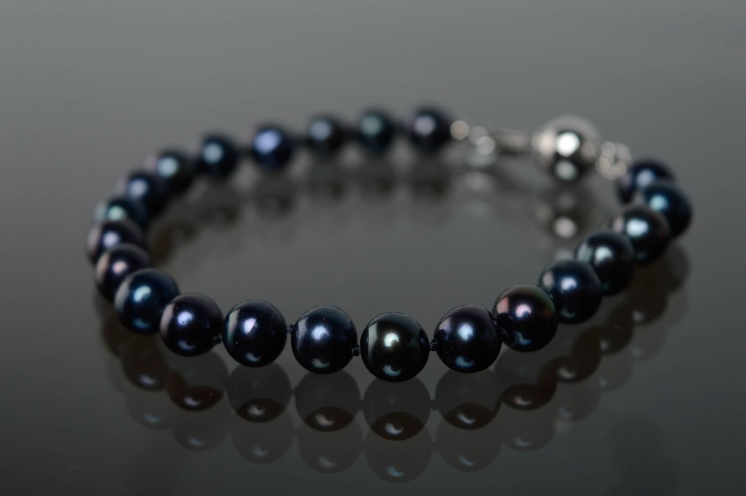 Wrist bracelet with dark pearls photo 1