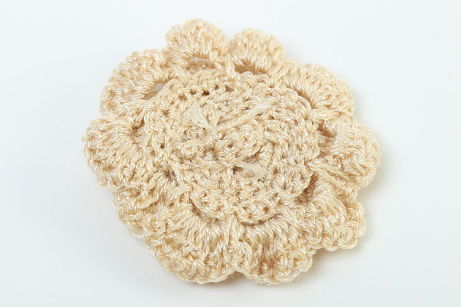 Accesorio para crear bisutería artesanal flor tejida al crochet regalo original foto 4