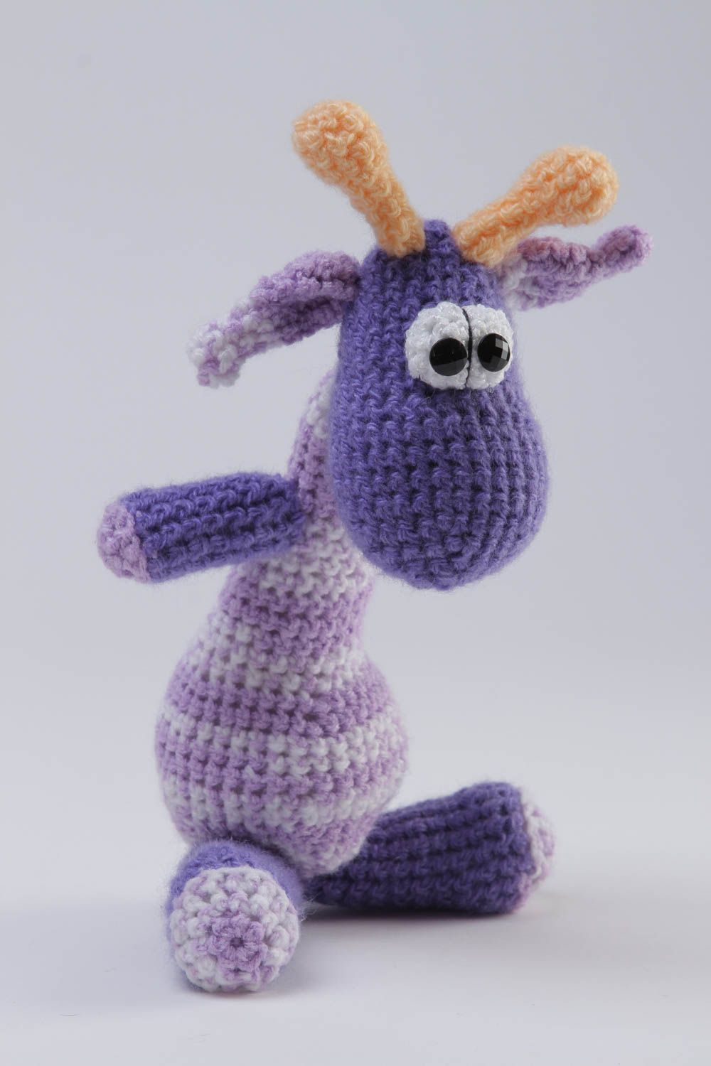 Peluche girafe violette faite main Jouet tricoté au crochet Cadeau enfant photo 2