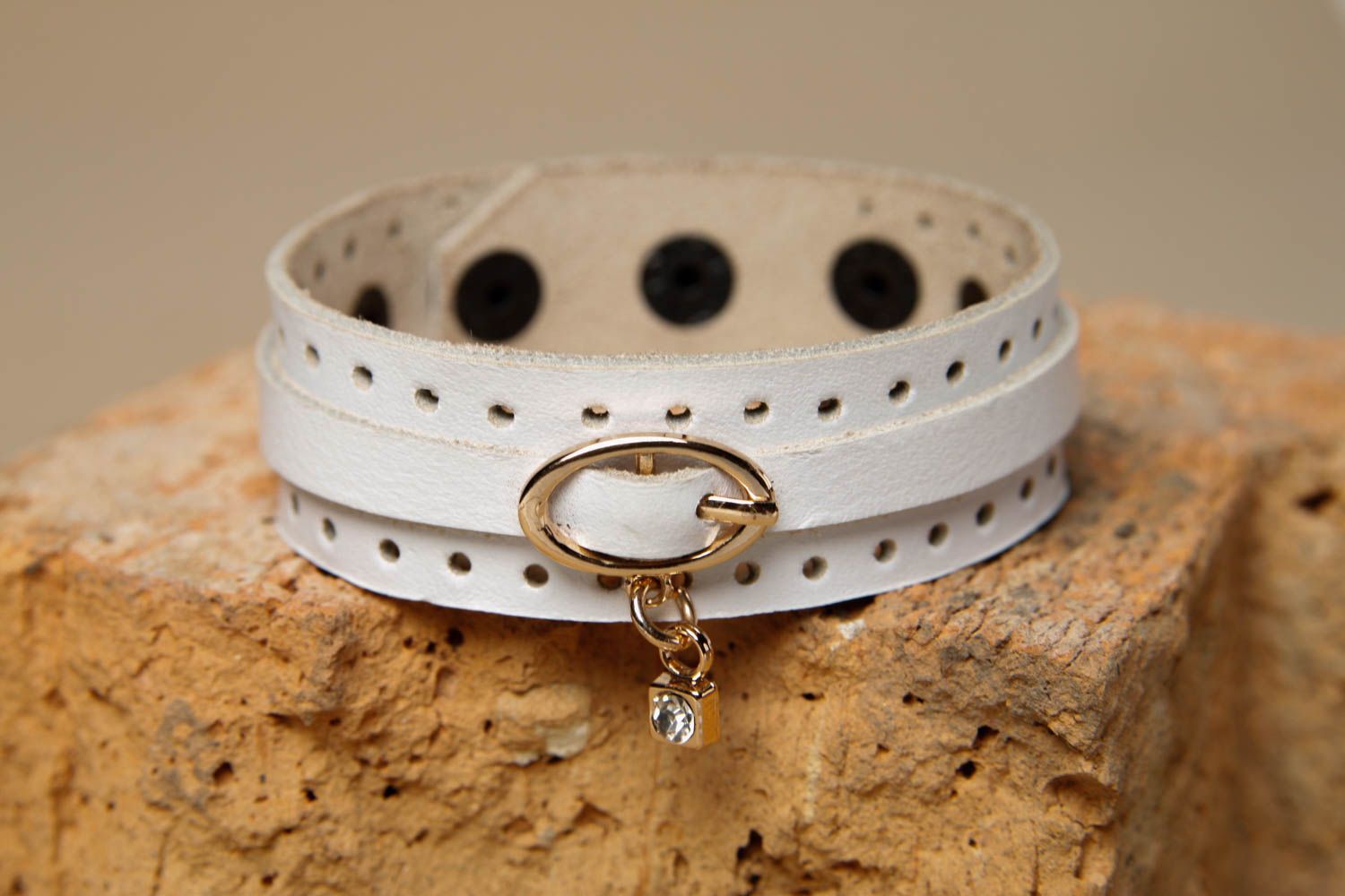Bracelet cuir Bijou fait main blanc large boutons-pression Accessoire design photo 1