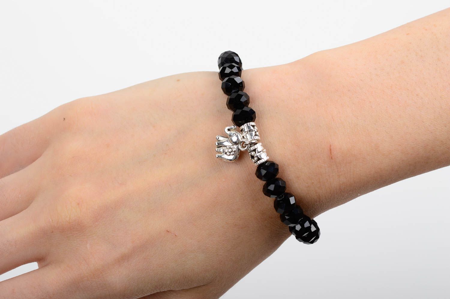 Bracelet en cristaux tchèques fait main noir élégant avec breloque Éléphant photo 3